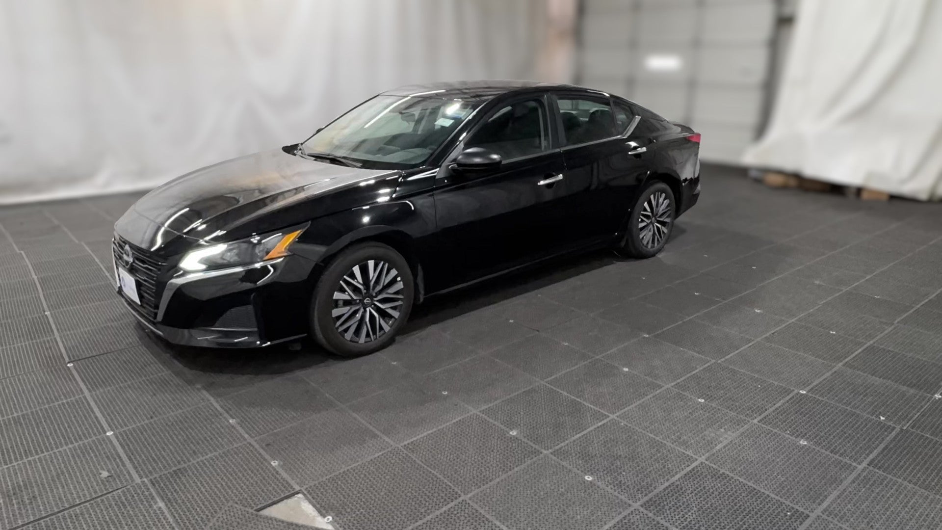 2025 Nissan Altima vehicle photo