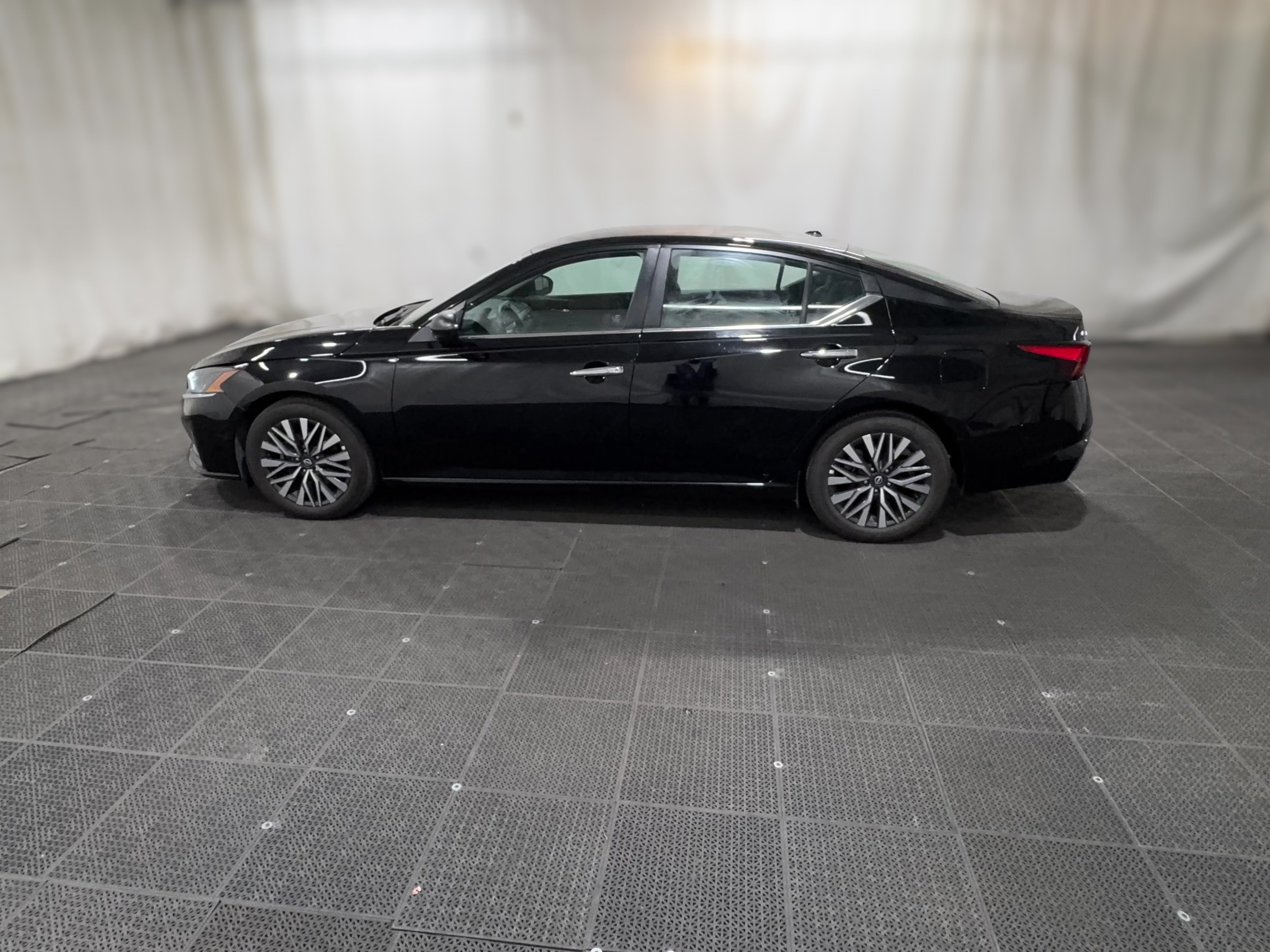 2025 Nissan Altima SV - Photo 25