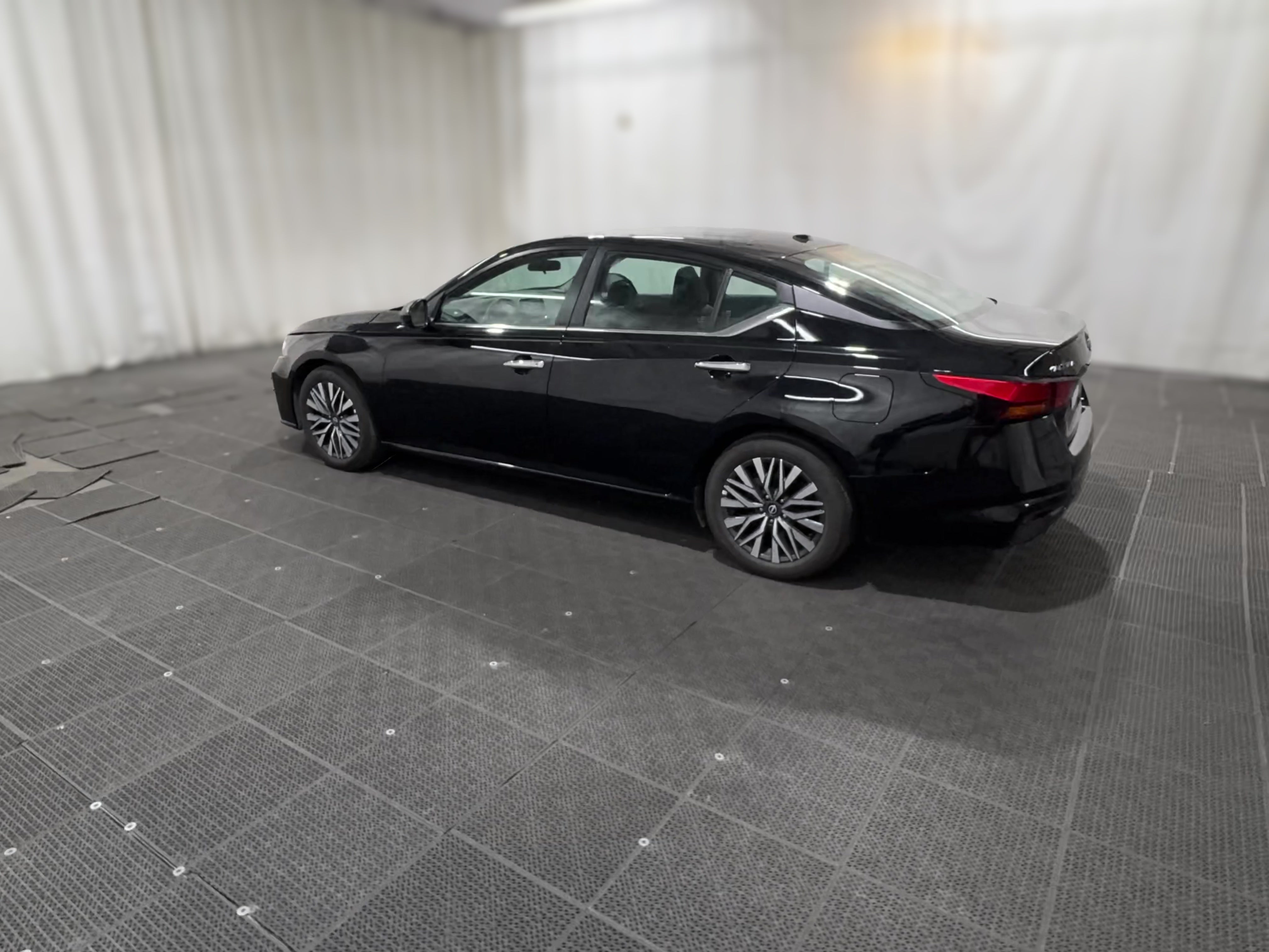2025 Nissan Altima SV - Photo 26