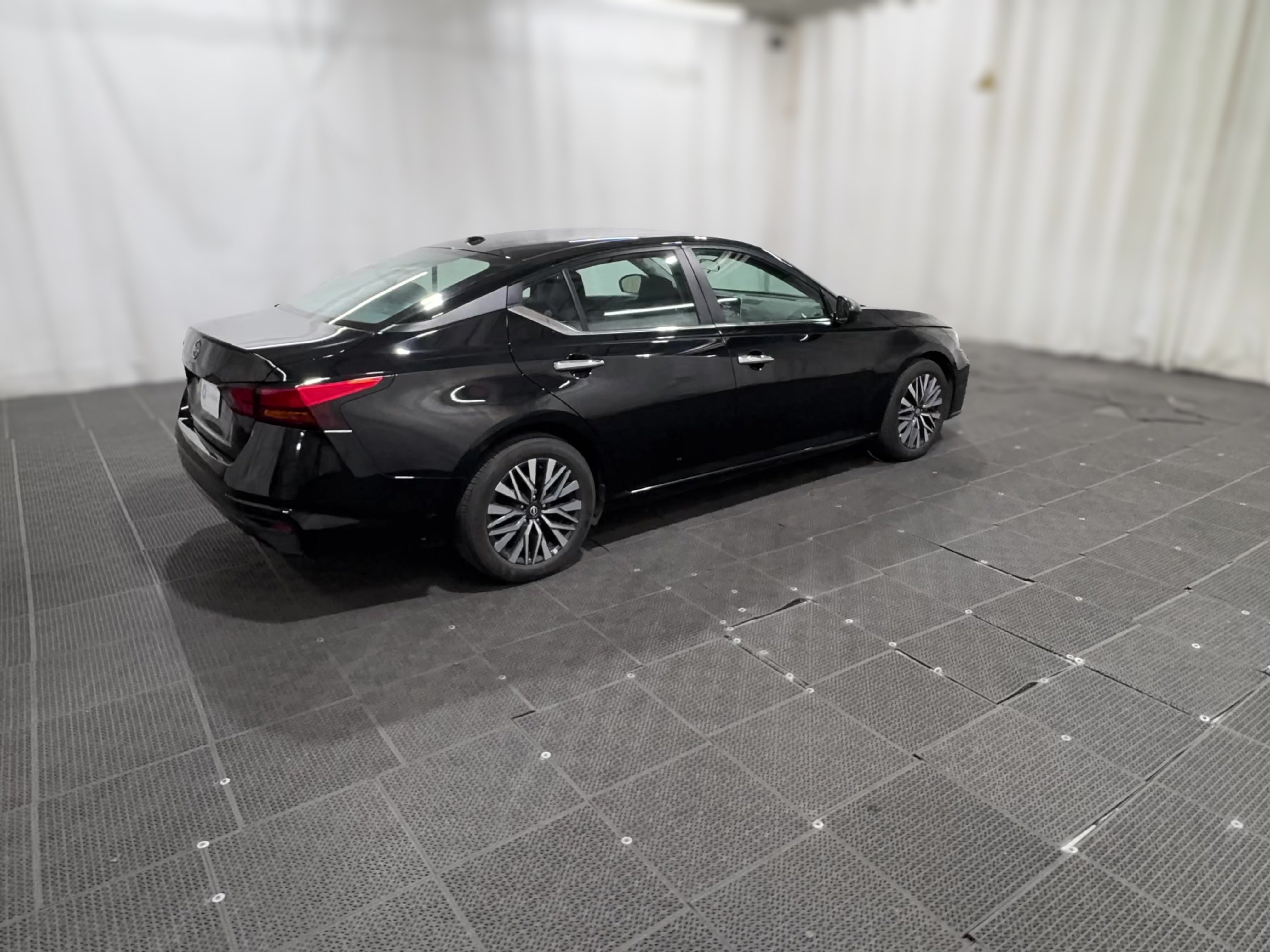 2025 Nissan Altima SV - Photo 31