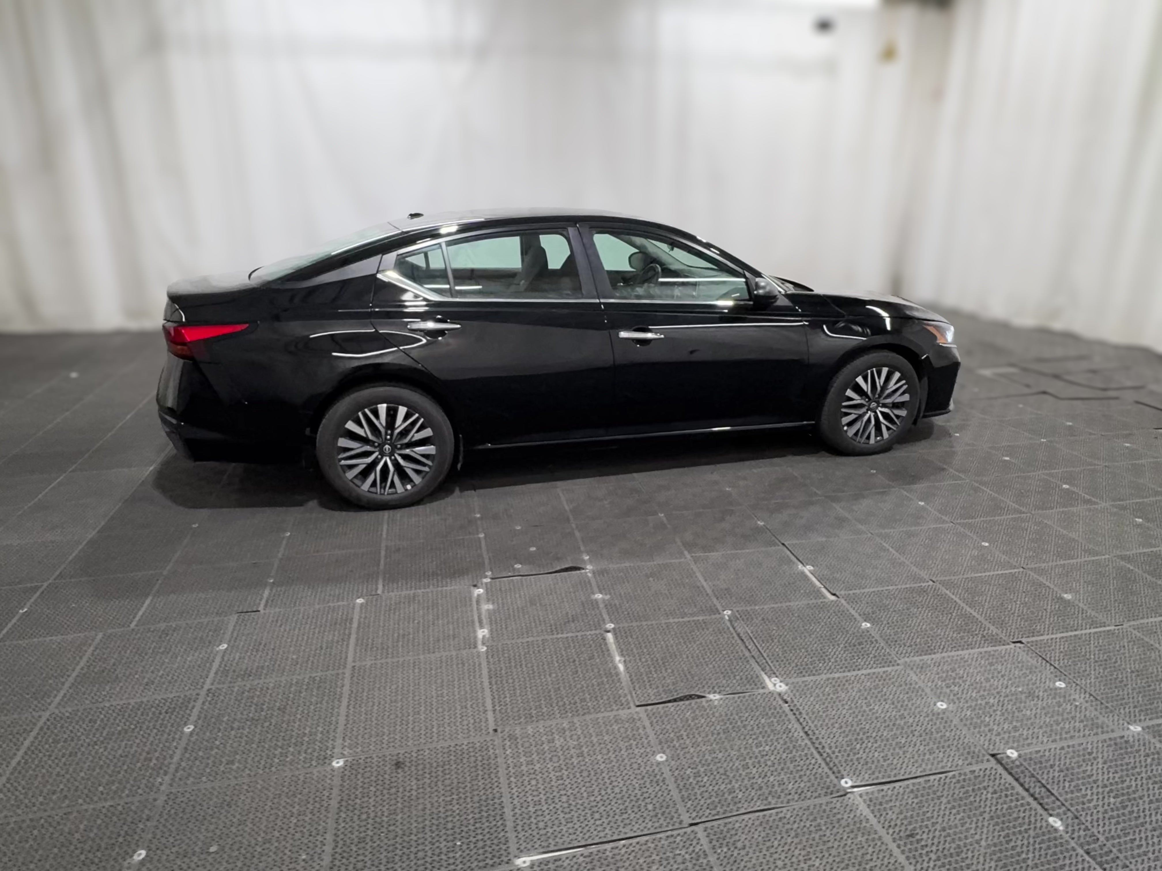 2025 Nissan Altima SV - Photo 32