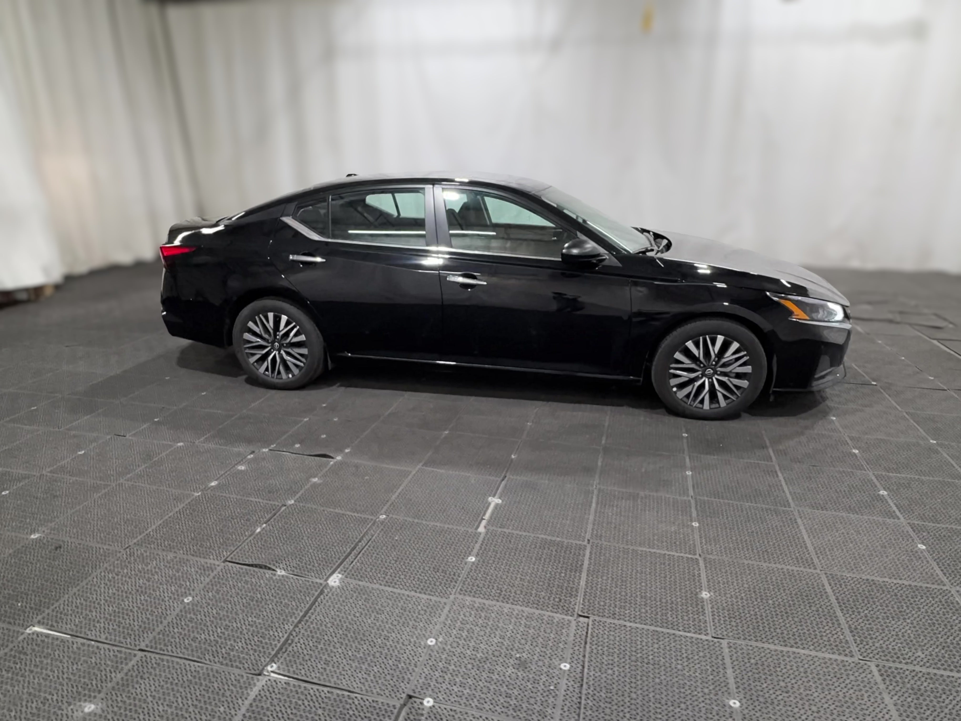 2025 Nissan Altima SV - Photo 33