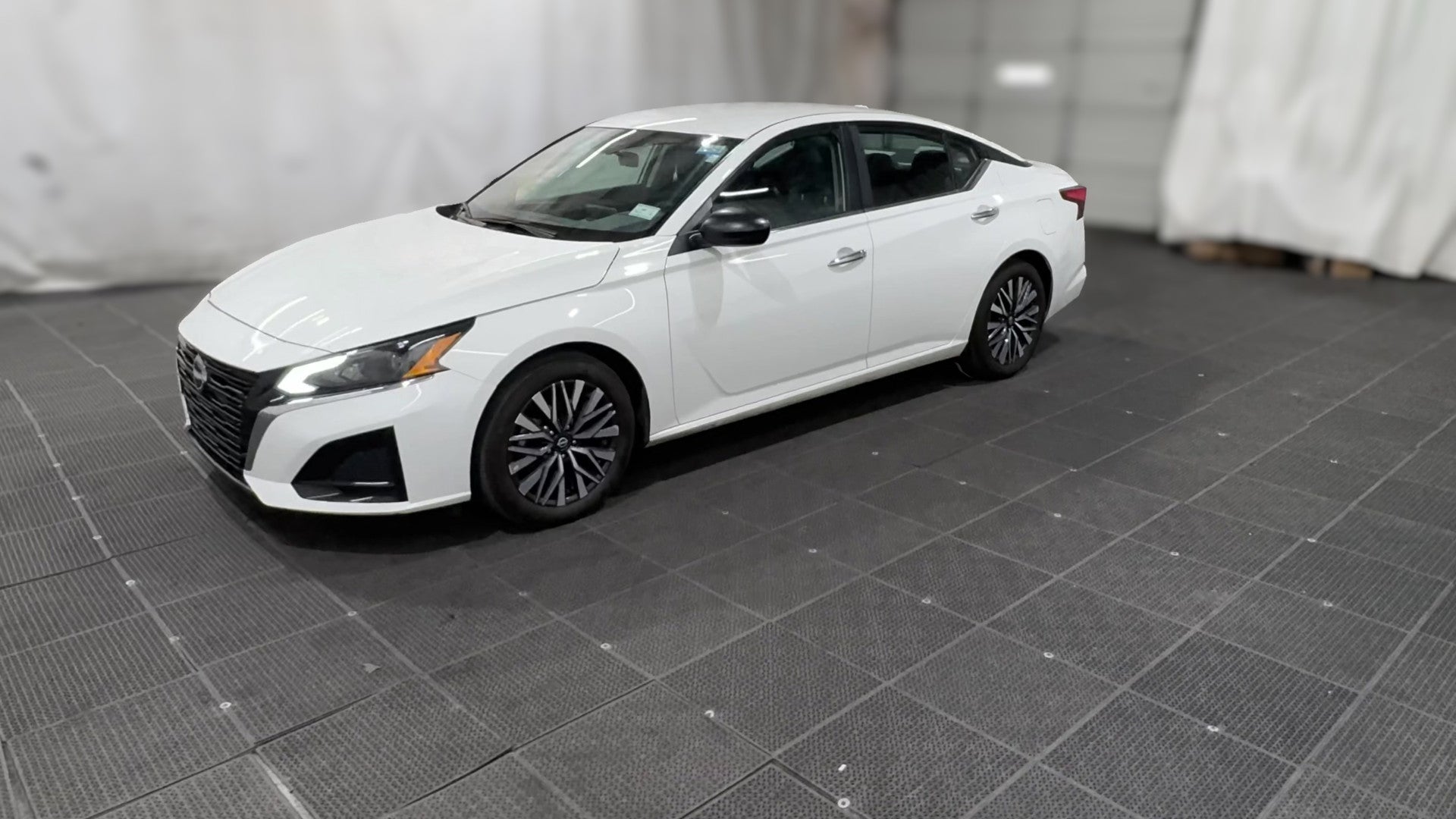 2025 Nissan Altima vehicle photo
