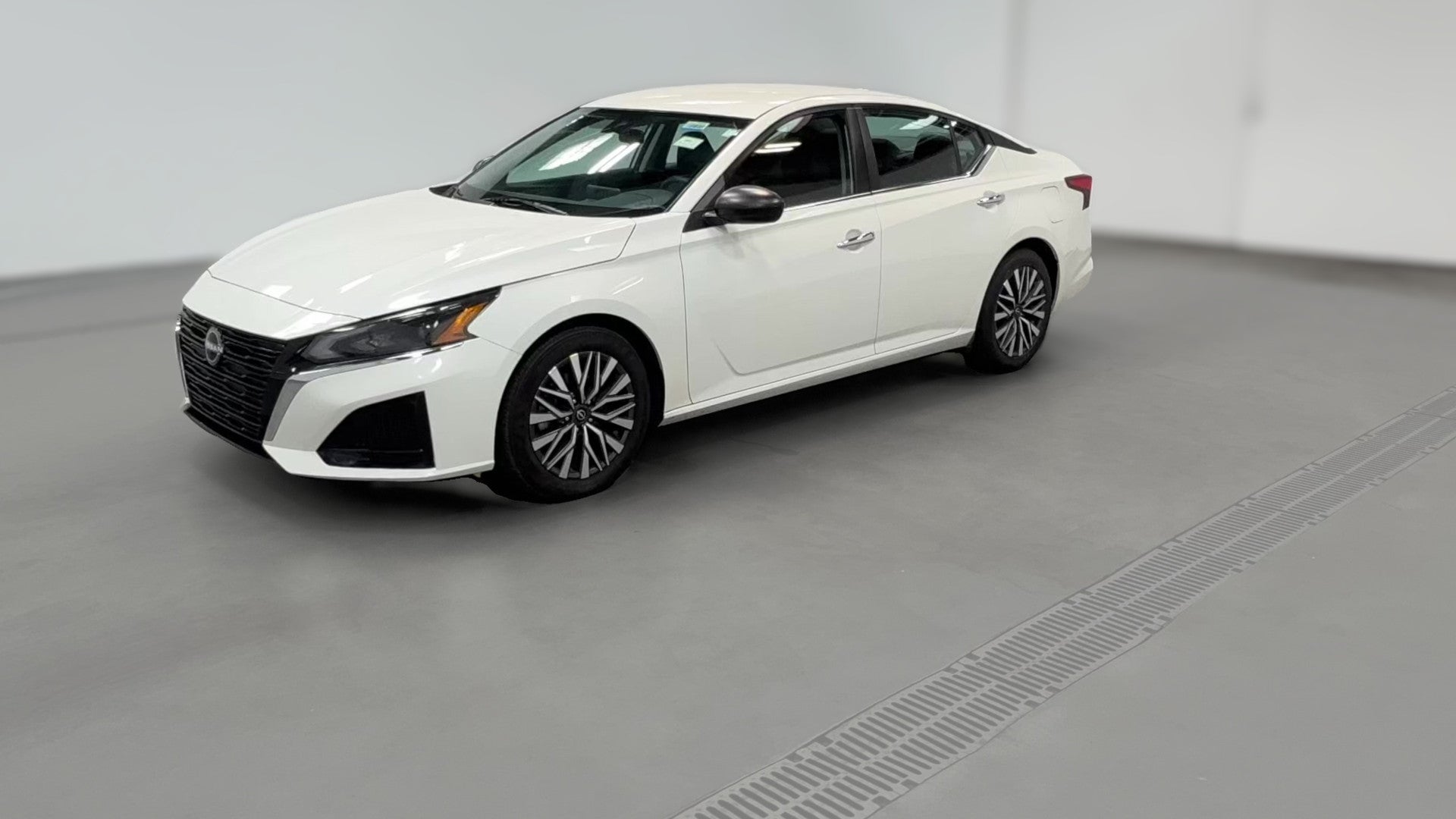 2025 Nissan Altima vehicle photo