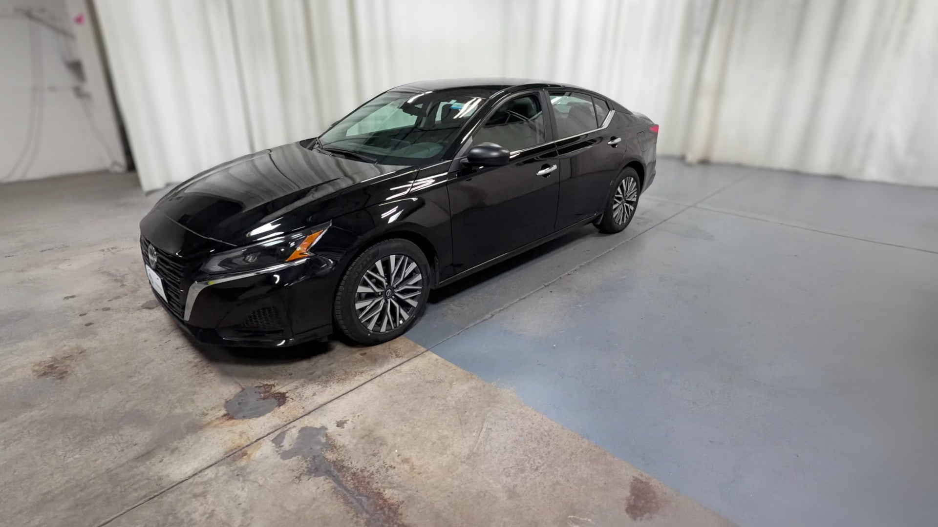 2025 Nissan Altima vehicle photo