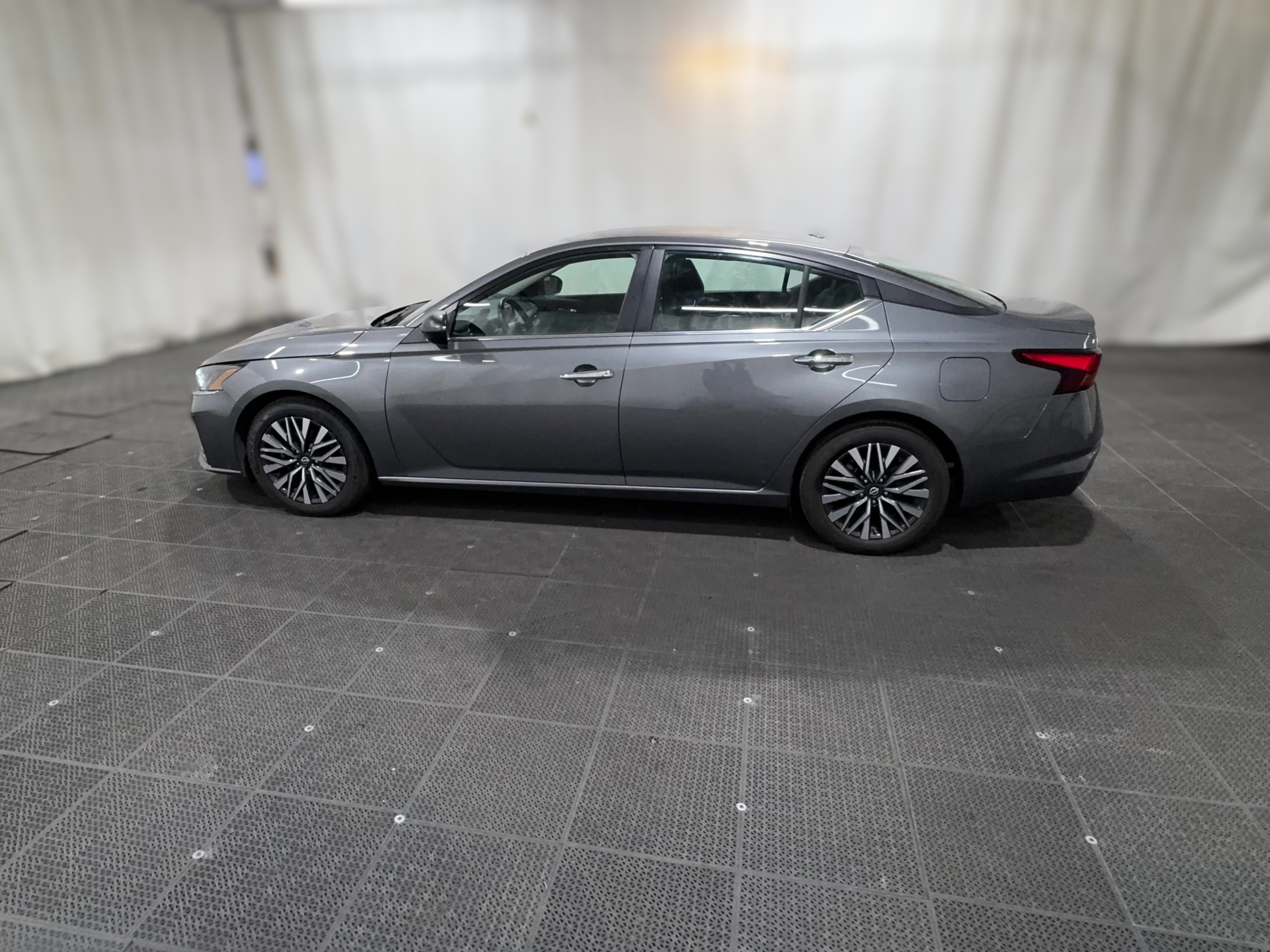 2025 Nissan Altima SV - Photo 23