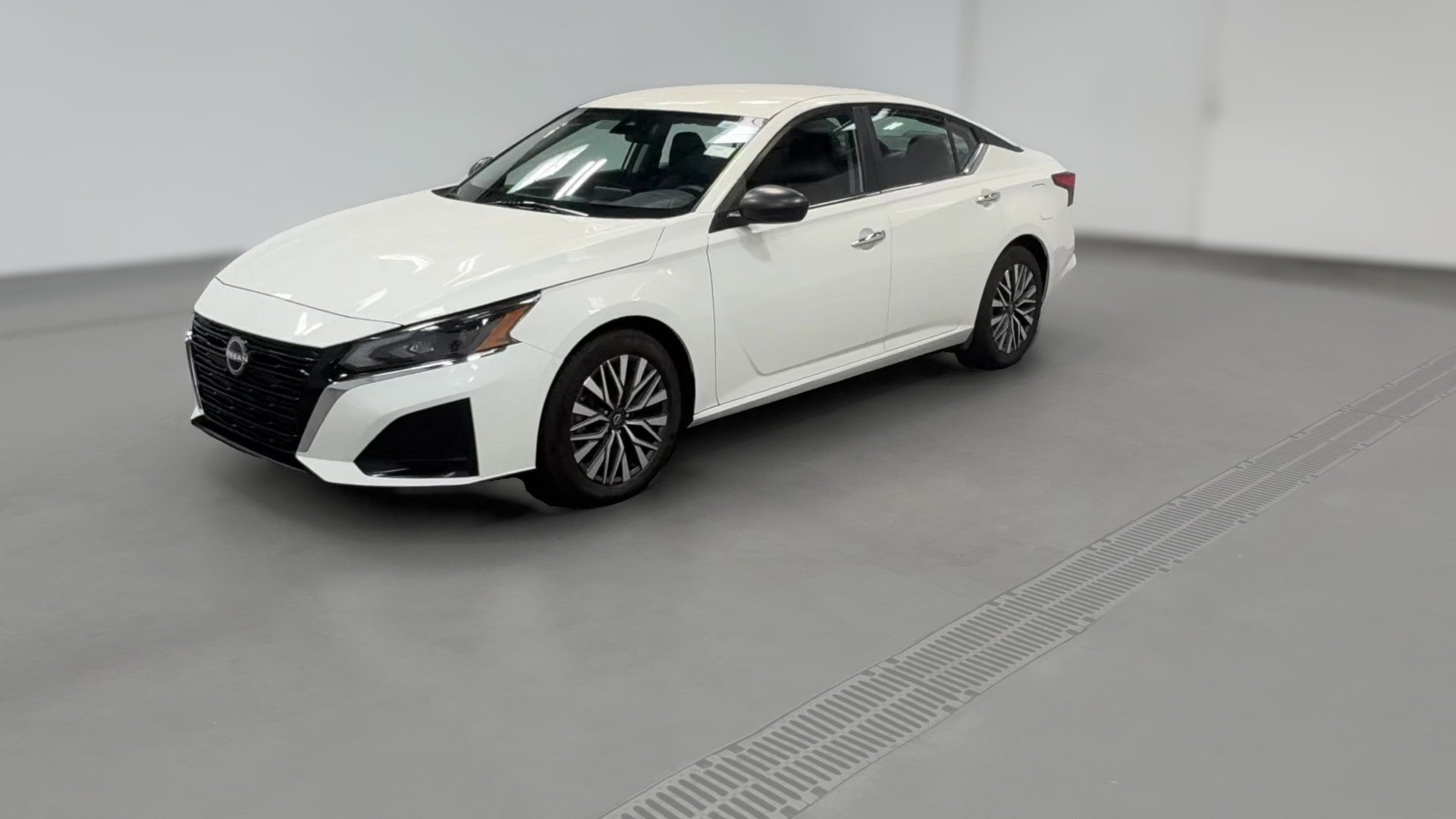 2025 Nissan Altima vehicle photo