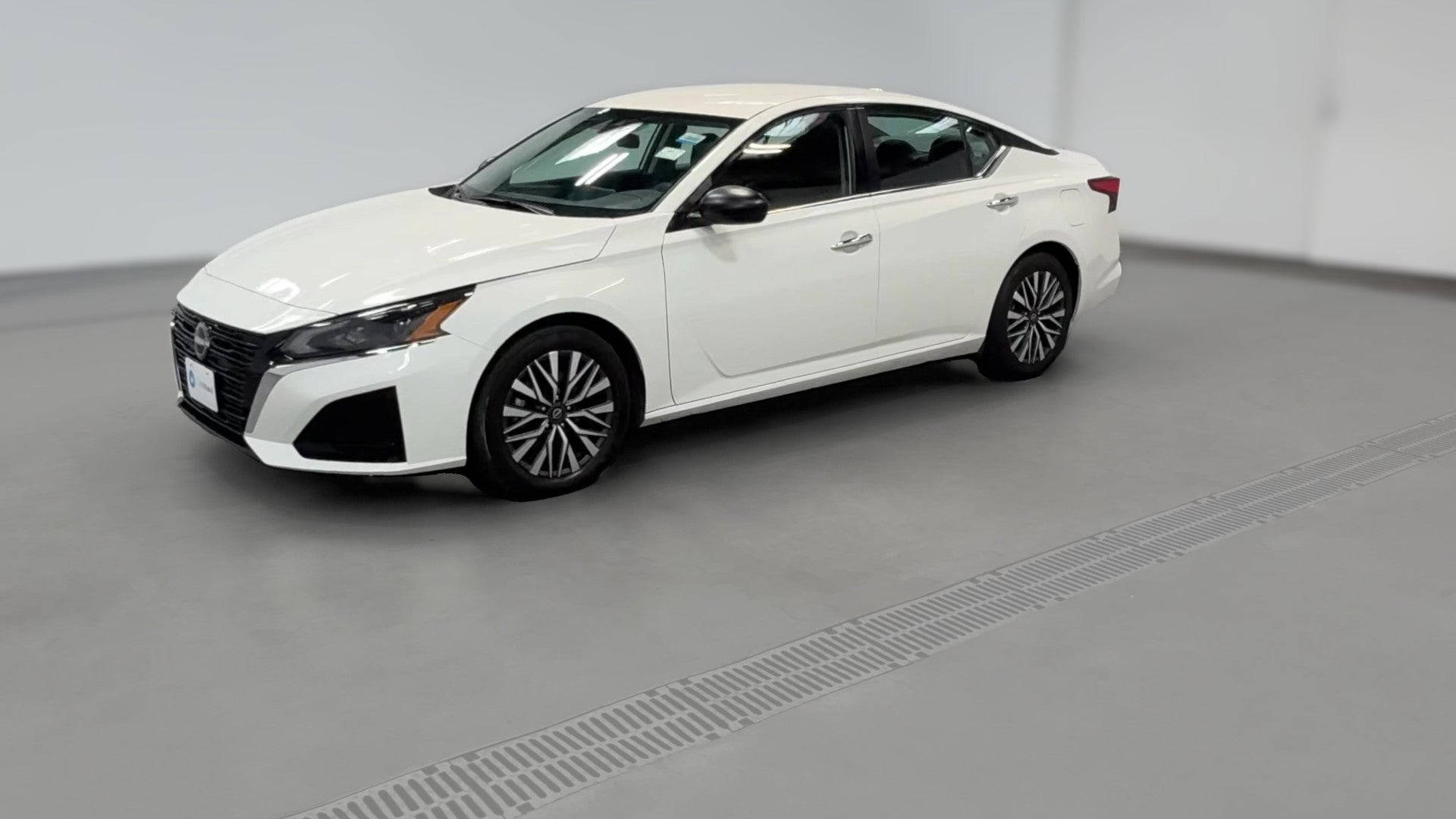 2025 Nissan Altima vehicle photo