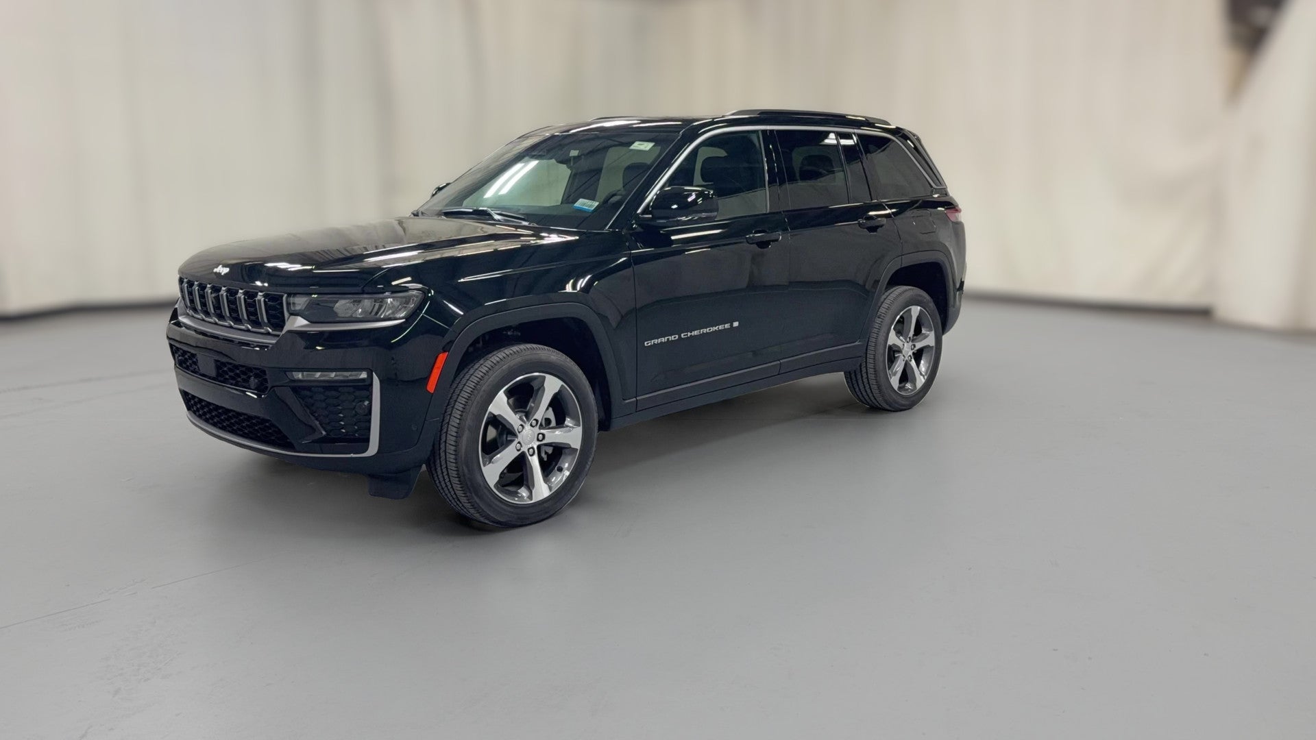 2026 Jeep Grand Cherokee vehicle photo