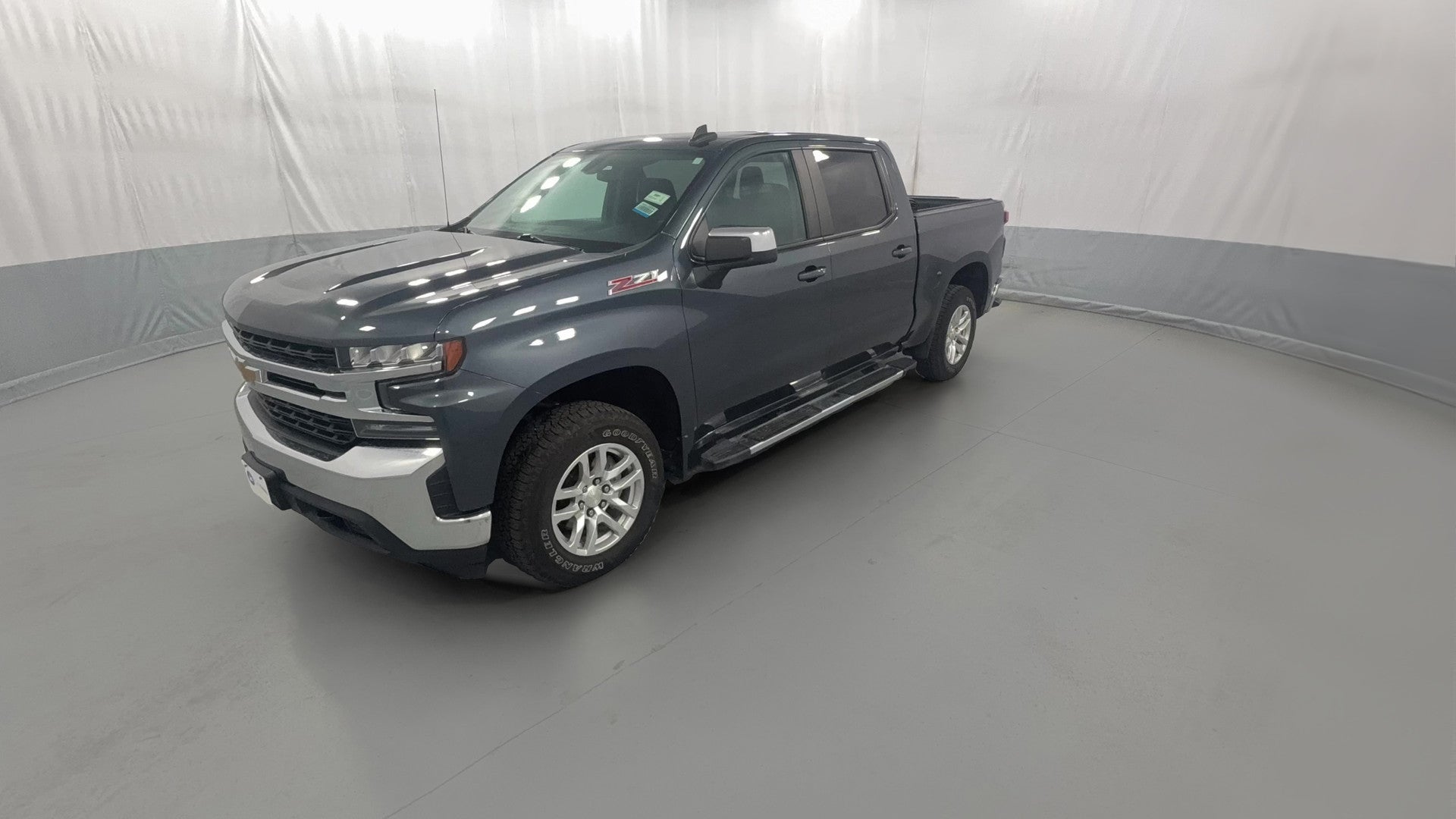 2020 Chevrolet Silverado 1500 Crew Cab vehicle photo