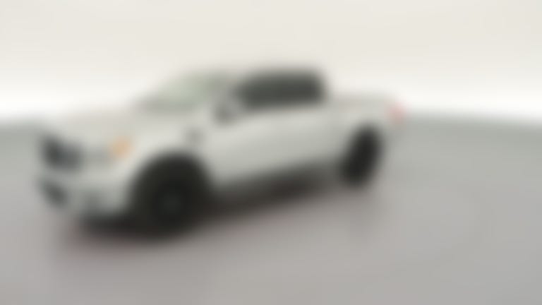 2017 Nissan Titan Crew Cab vehicle photo