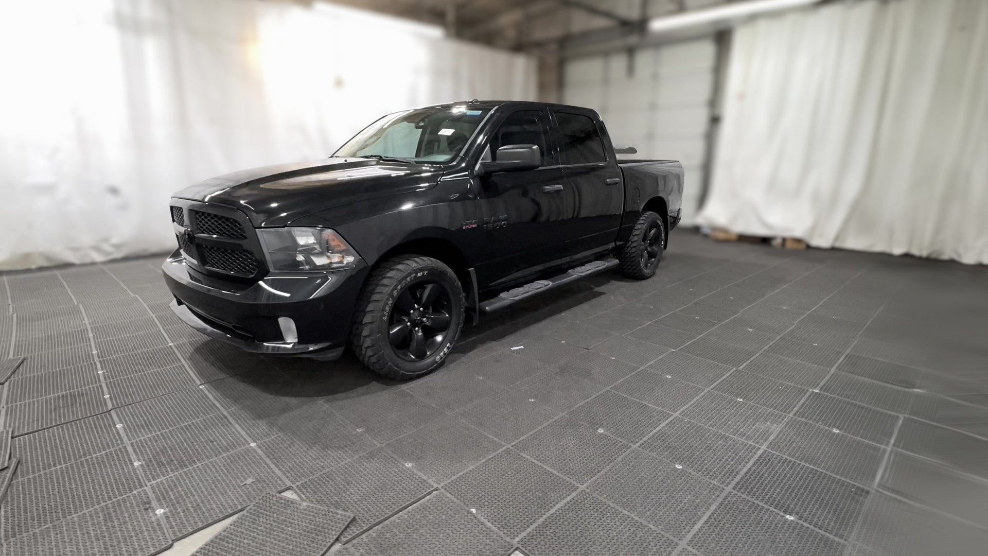 2016 Ram 1500 Crew Cab vehicle photo