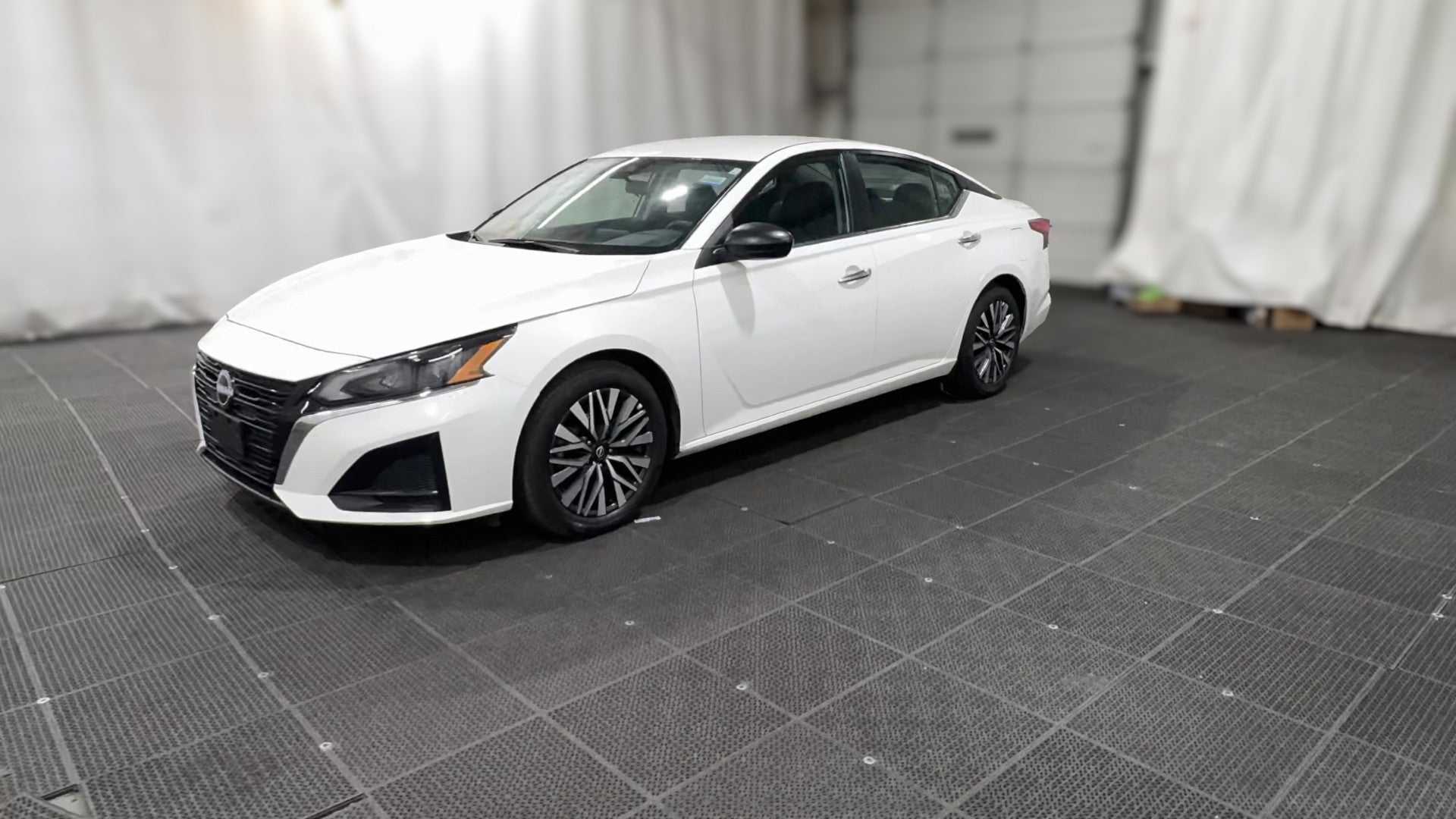 2025 Nissan Altima vehicle photo