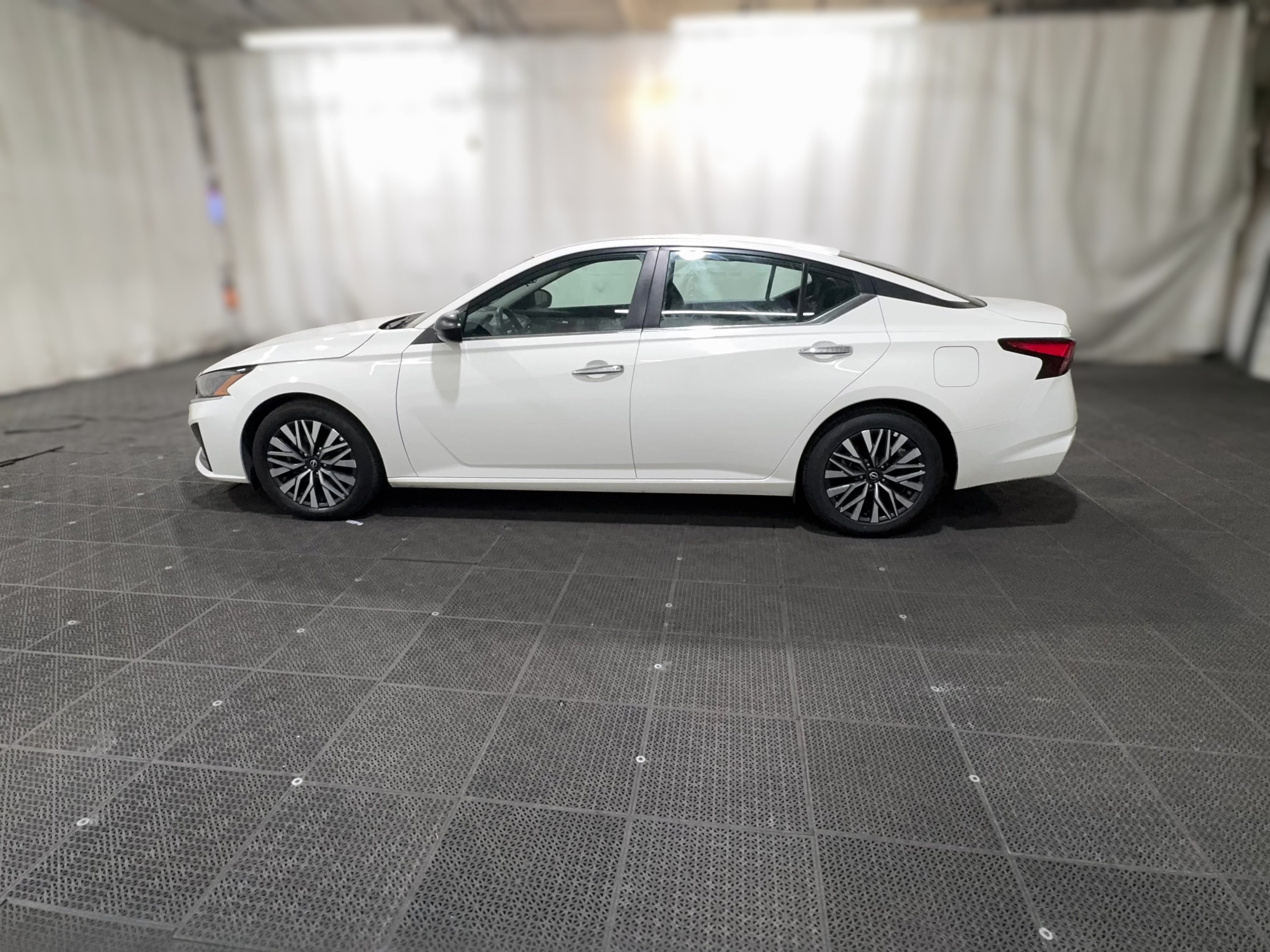 2025 Nissan Altima SV - Photo 21