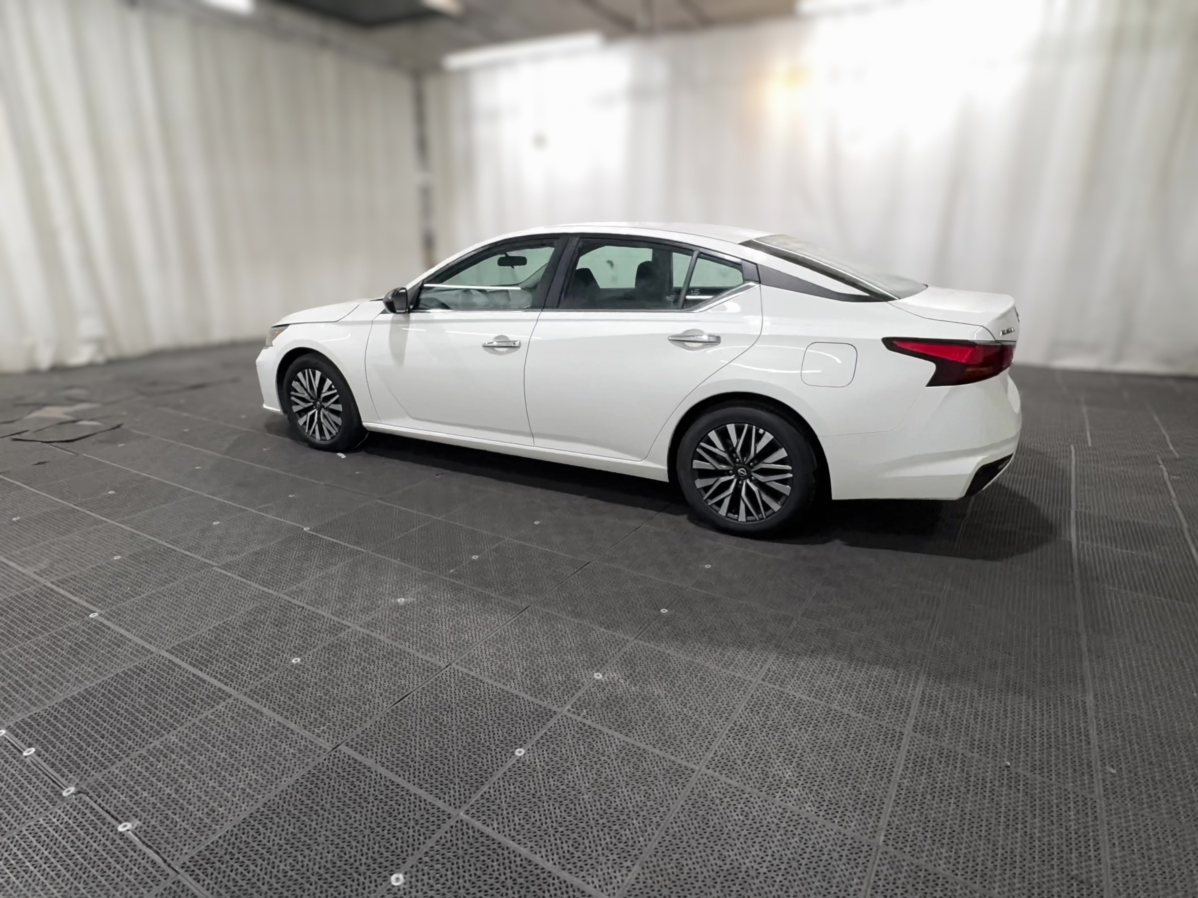2025 Nissan Altima SV - Photo 22
