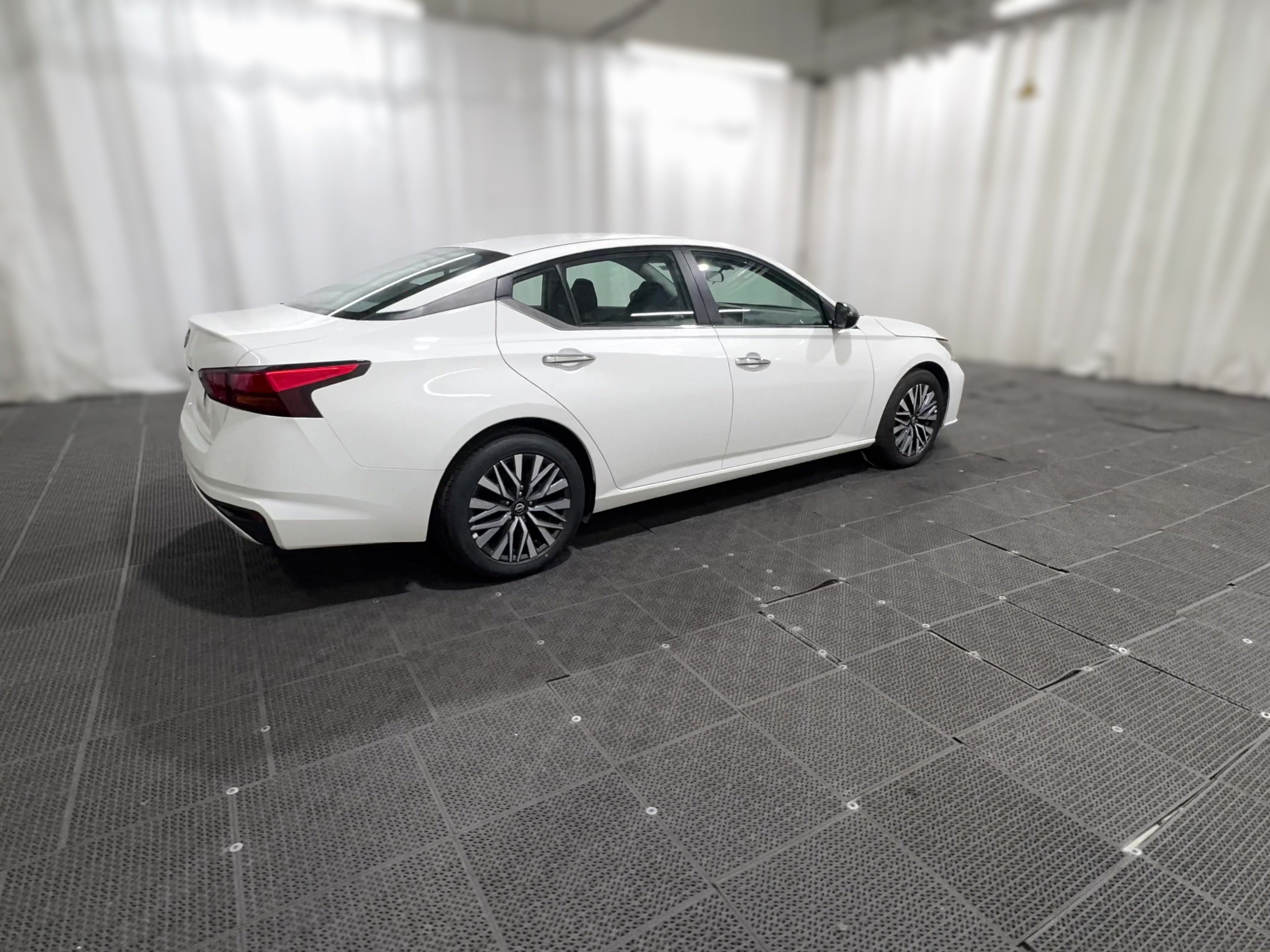 2025 Nissan Altima SV - Photo 27