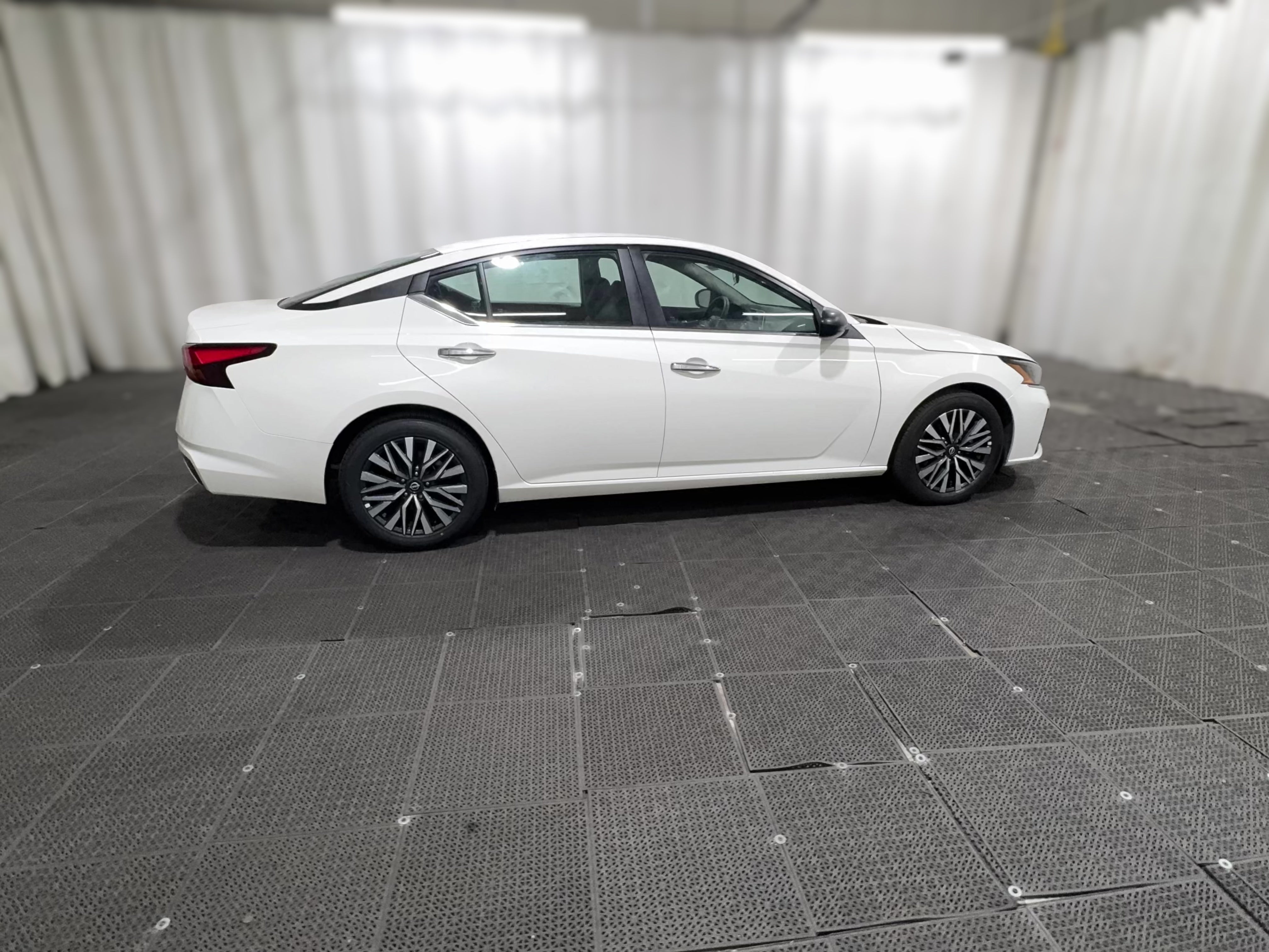 2025 Nissan Altima SV - Photo 28