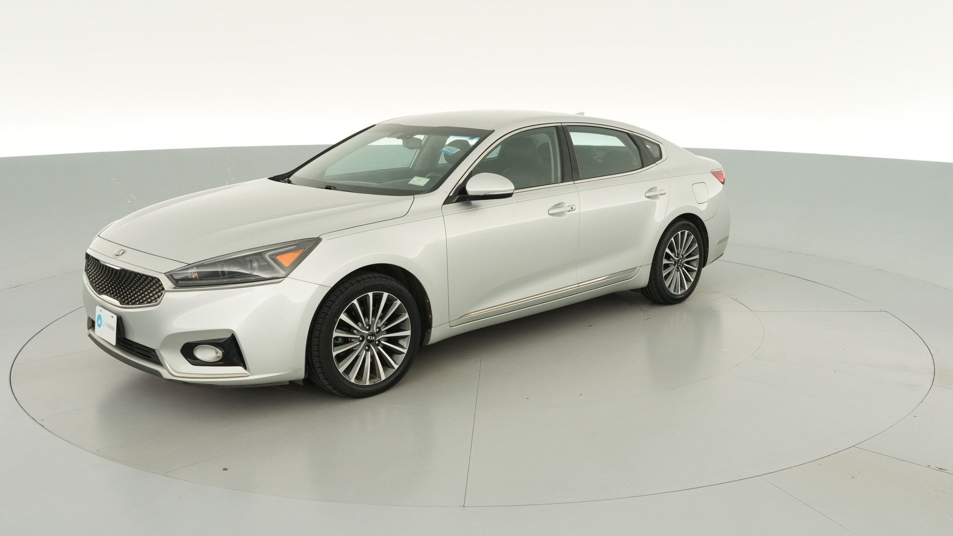 2017 Kia Cadenza vehicle photo