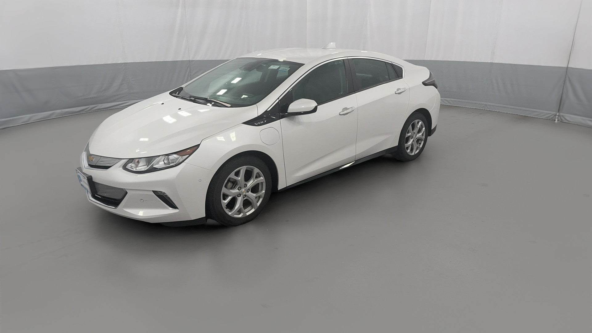 2018 Chevrolet Volt vehicle photo