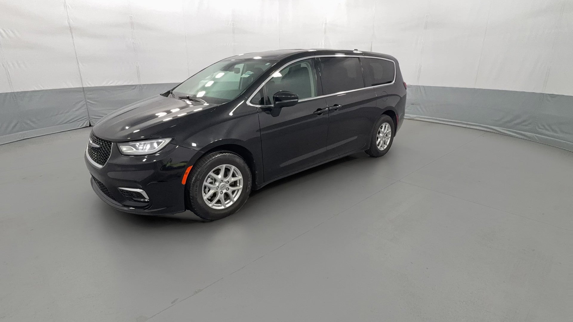 2023 Chrysler Pacifica vehicle photo