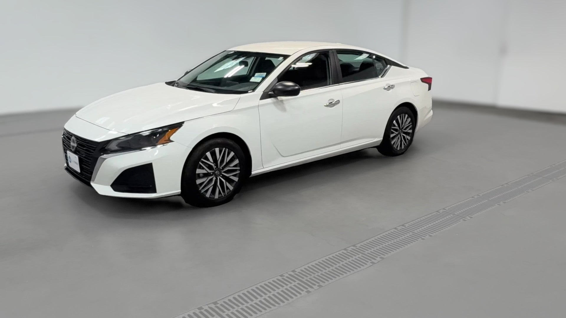 2025 Nissan Altima vehicle photo