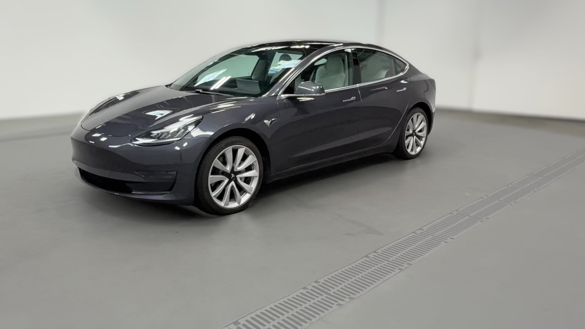 2019 Tesla Model 3 vehicle photo