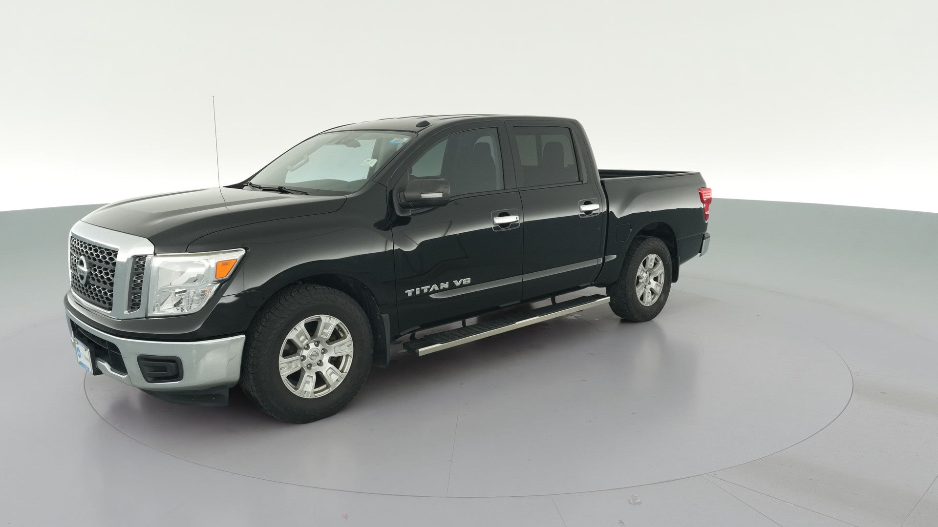 2018 Nissan Titan Crew Cab vehicle photo