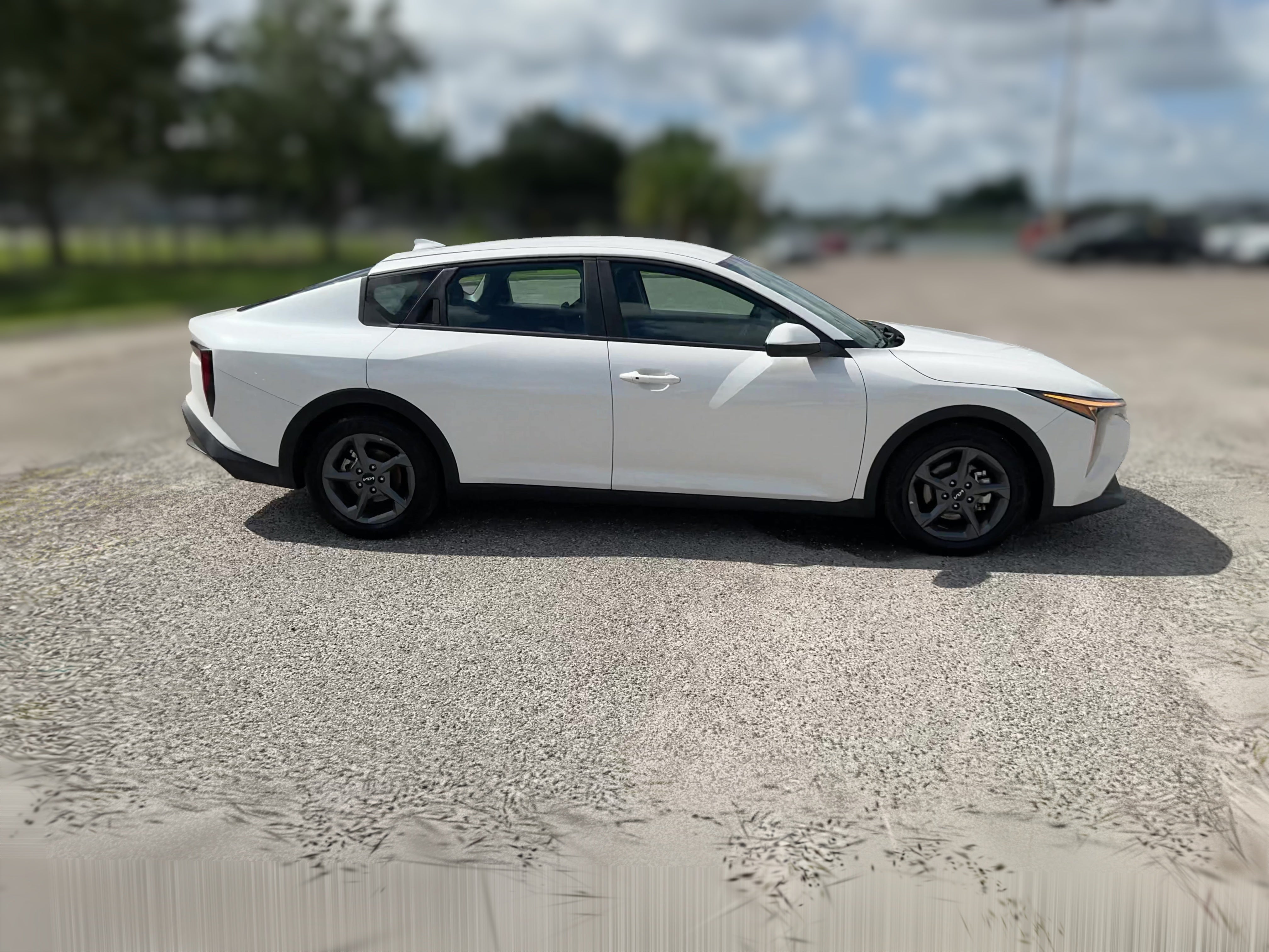 2025 Kia K4 LXS - Photo 29
