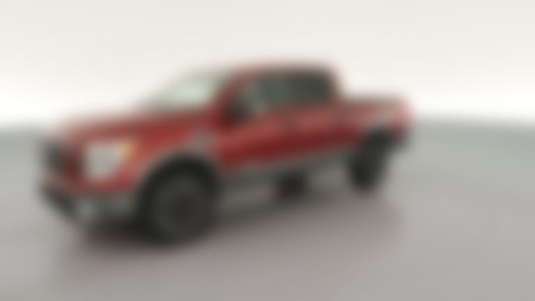 2017 Nissan Titan Crew Cab vehicle photo