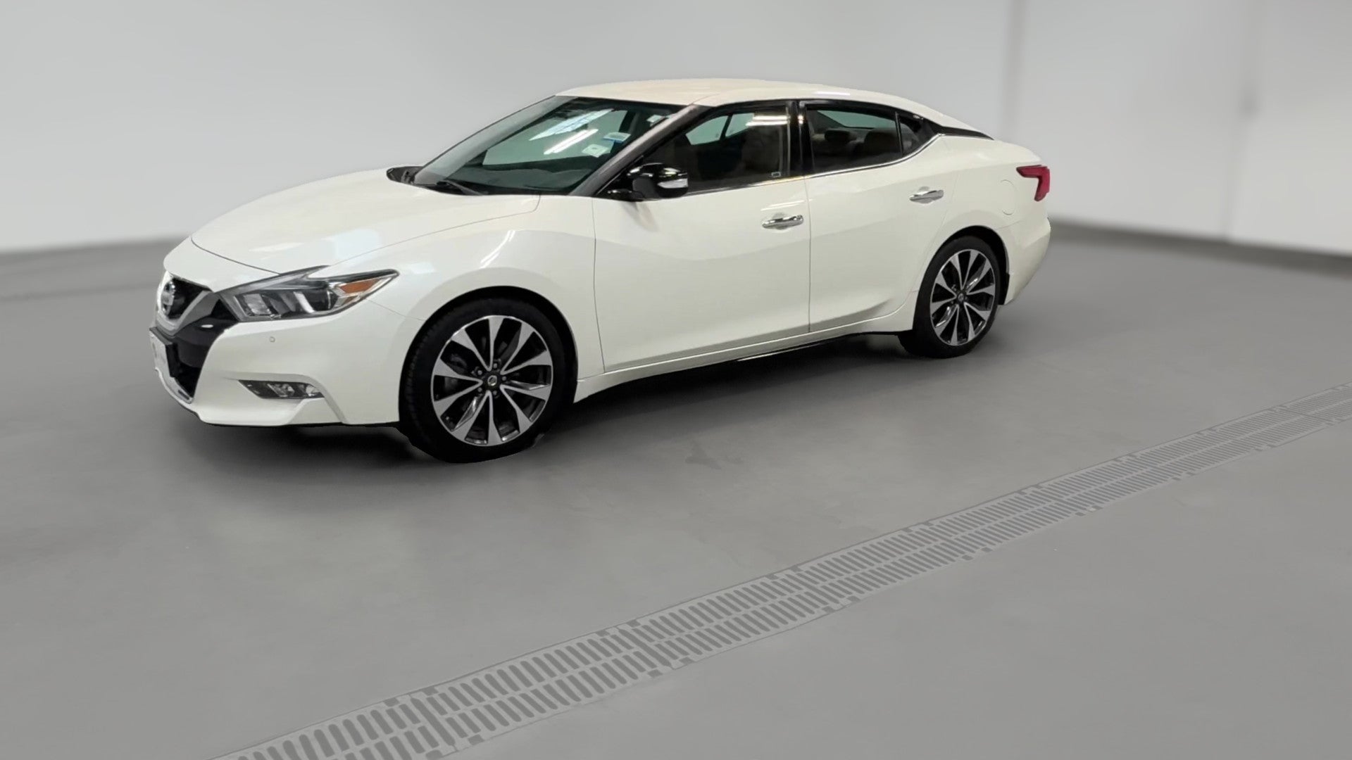 2017 Nissan Maxima vehicle photo