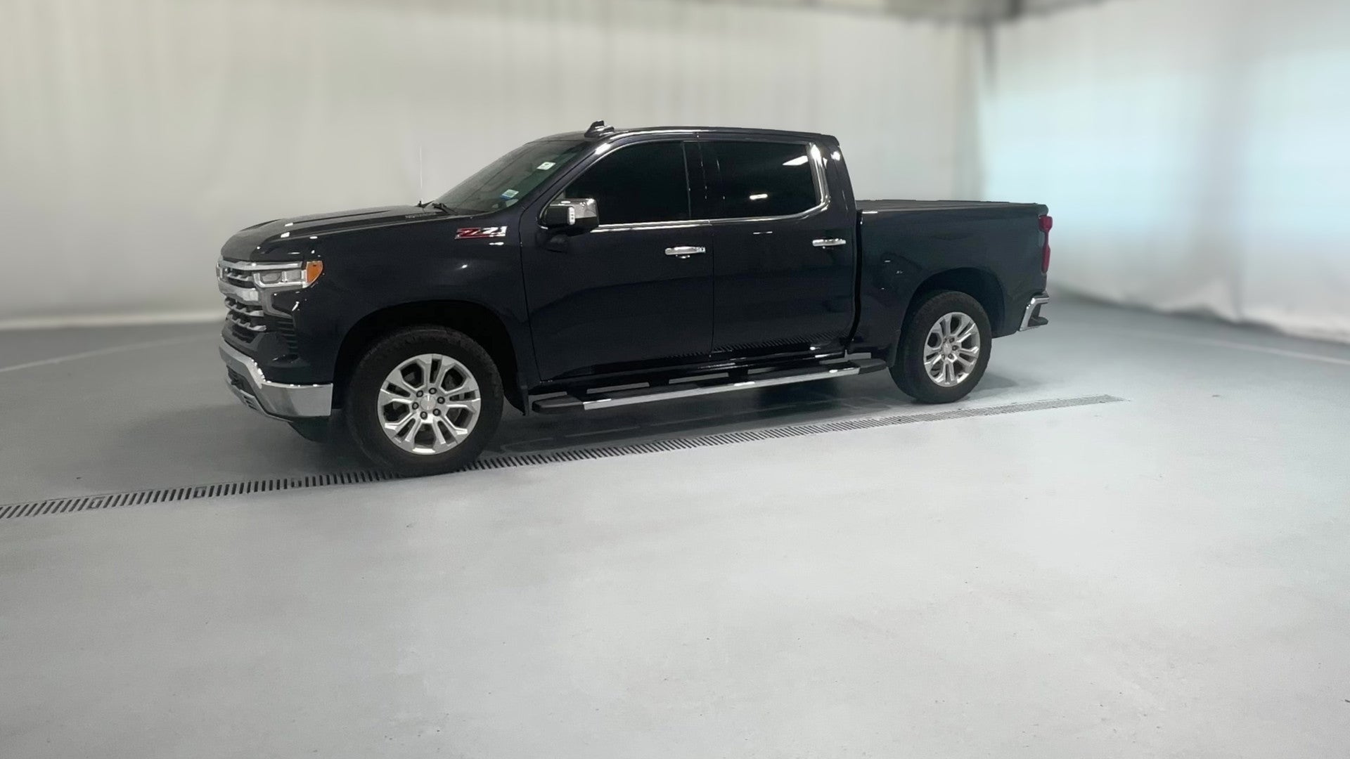 2022 Chevrolet Silverado 1500 Crew Cab vehicle photo