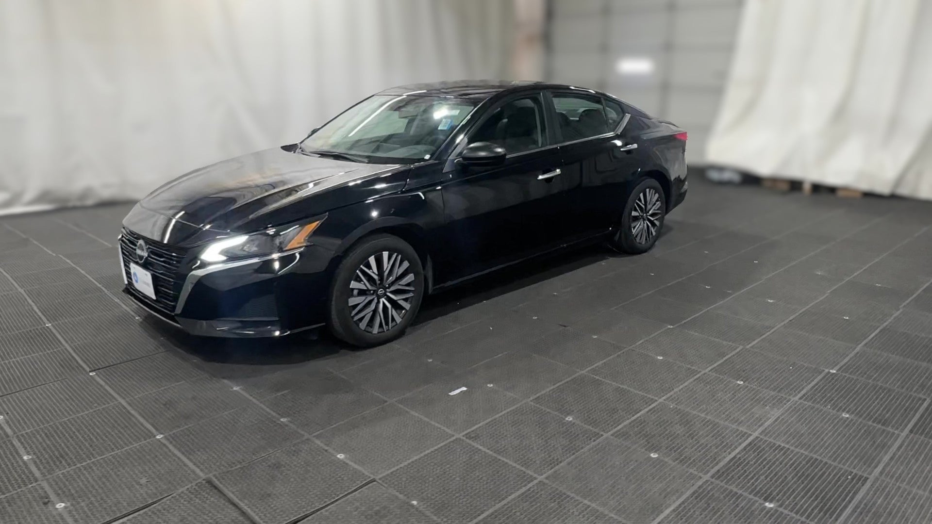 2025 Nissan Altima vehicle photo