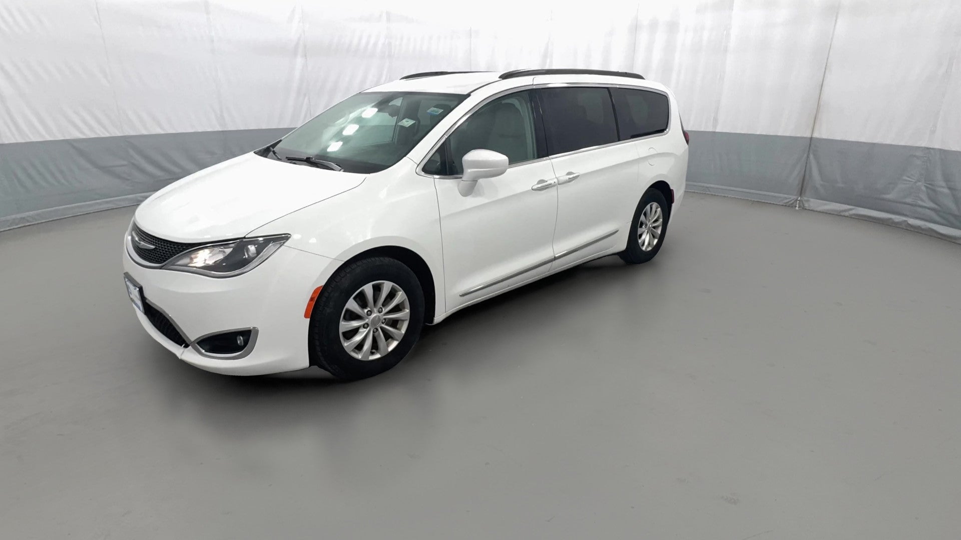 2017 Chrysler Pacifica vehicle photo