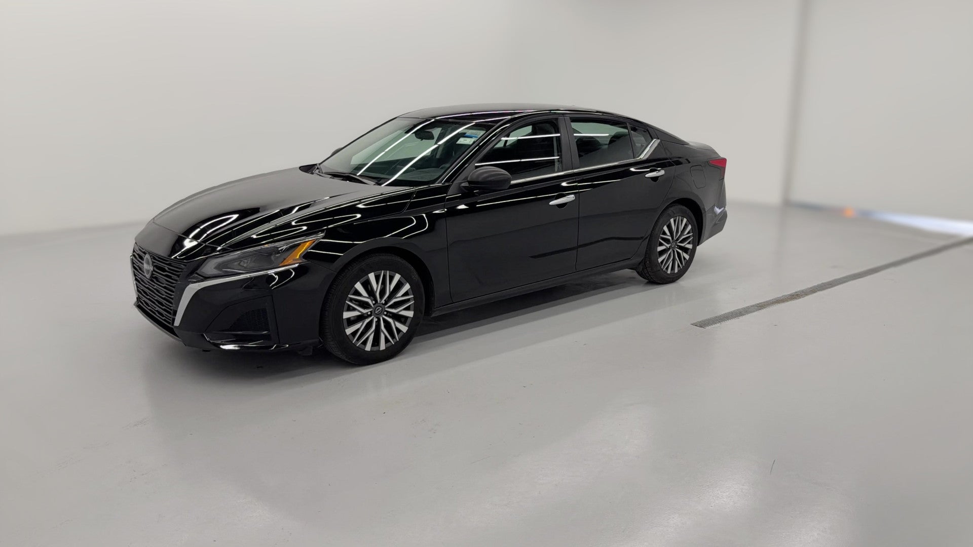 2025 Nissan Altima vehicle photo