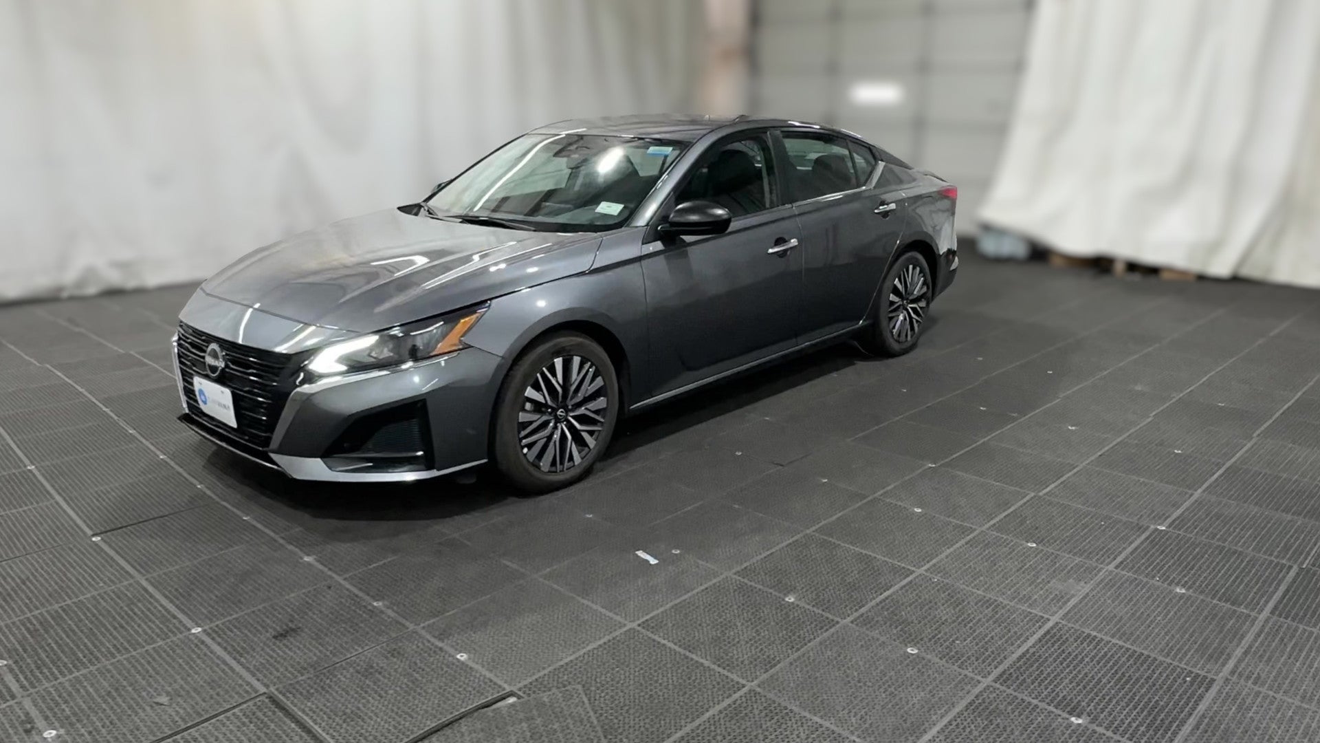 2025 Nissan Altima vehicle photo