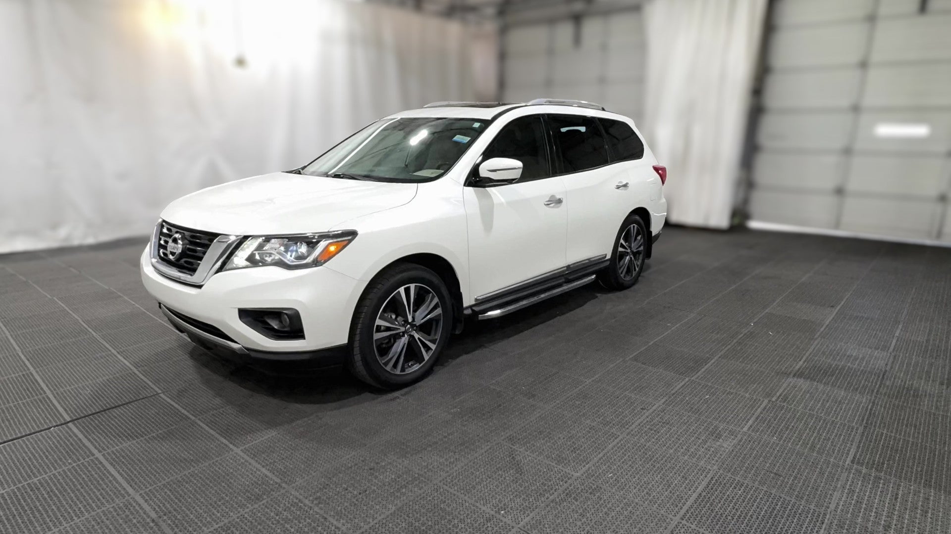 2019 Nissan Pathfinder vehicle photo