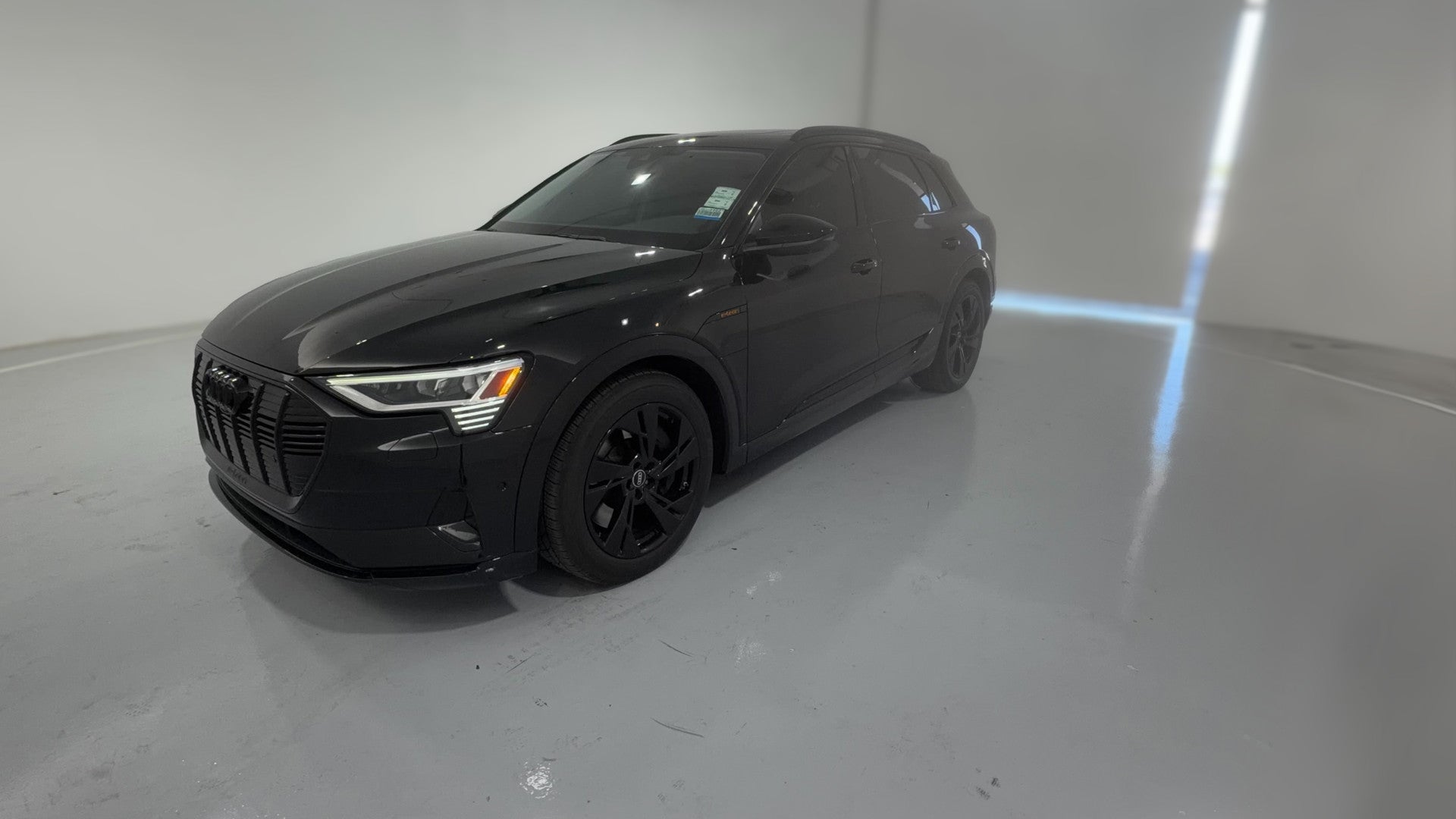 2023 Audi e-tron vehicle photo