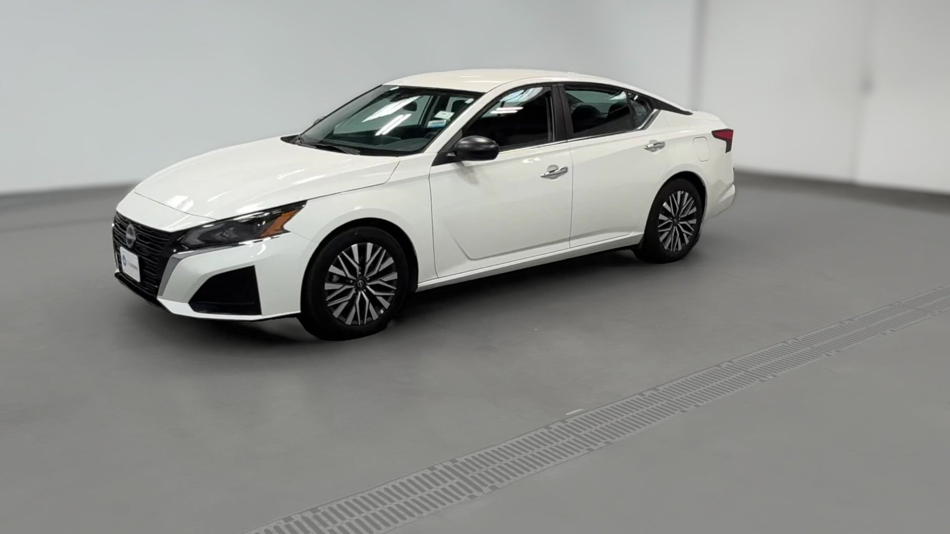 2025 Nissan Altima vehicle photo