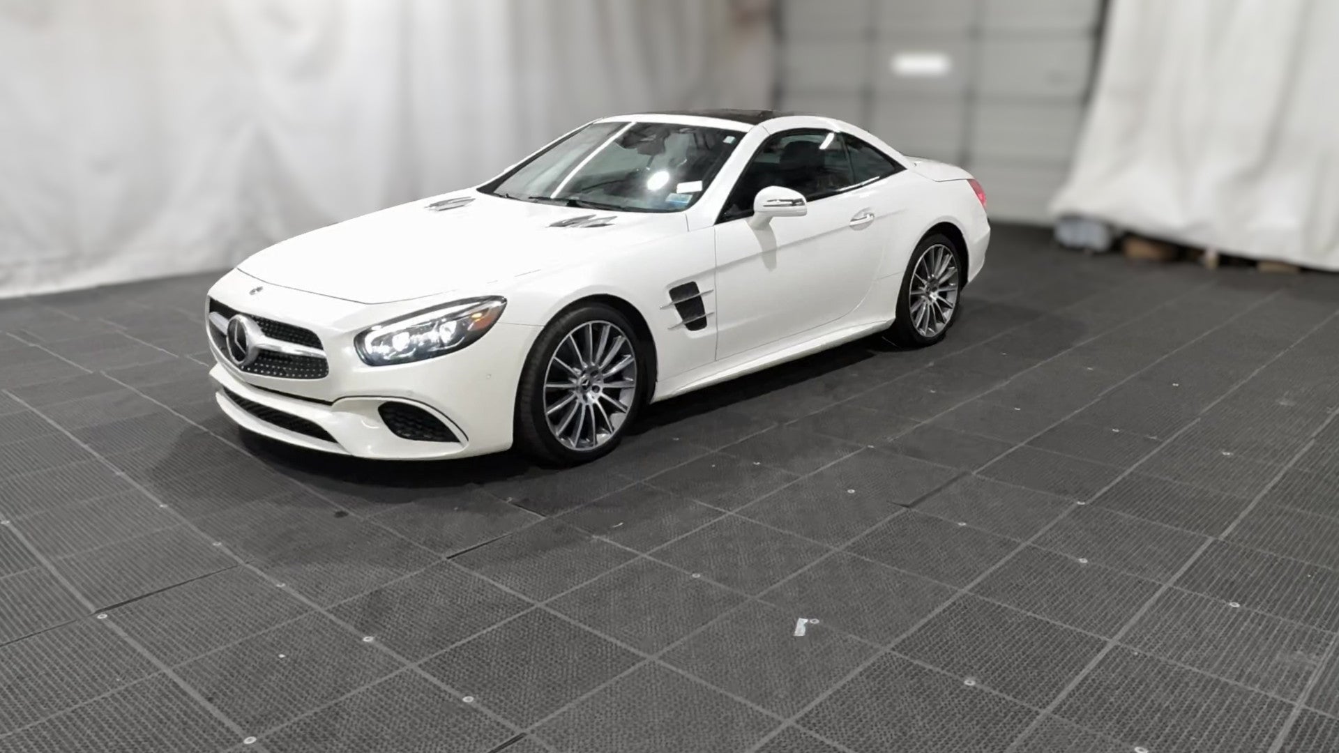 2018 Mercedes-Benz SL vehicle photo