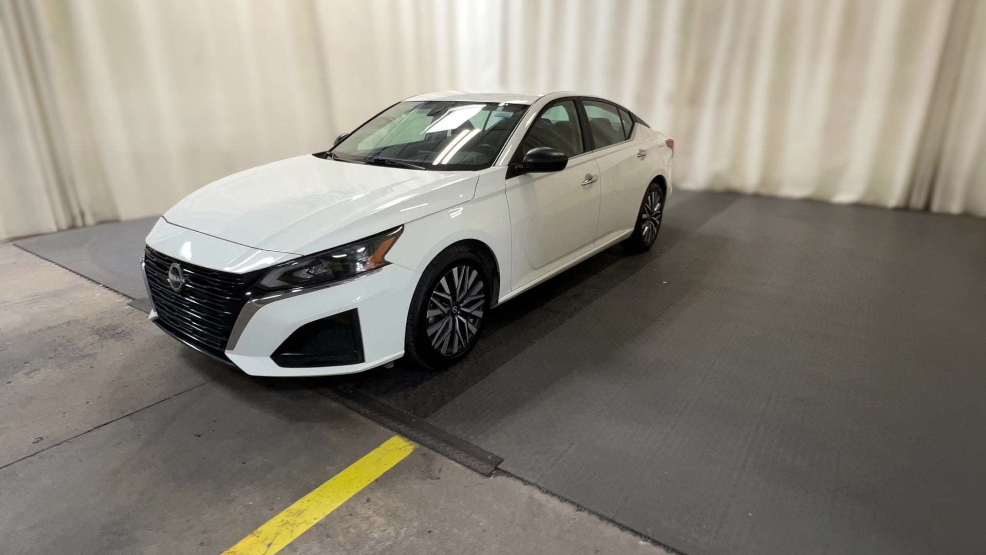 2025 Nissan Altima vehicle photo