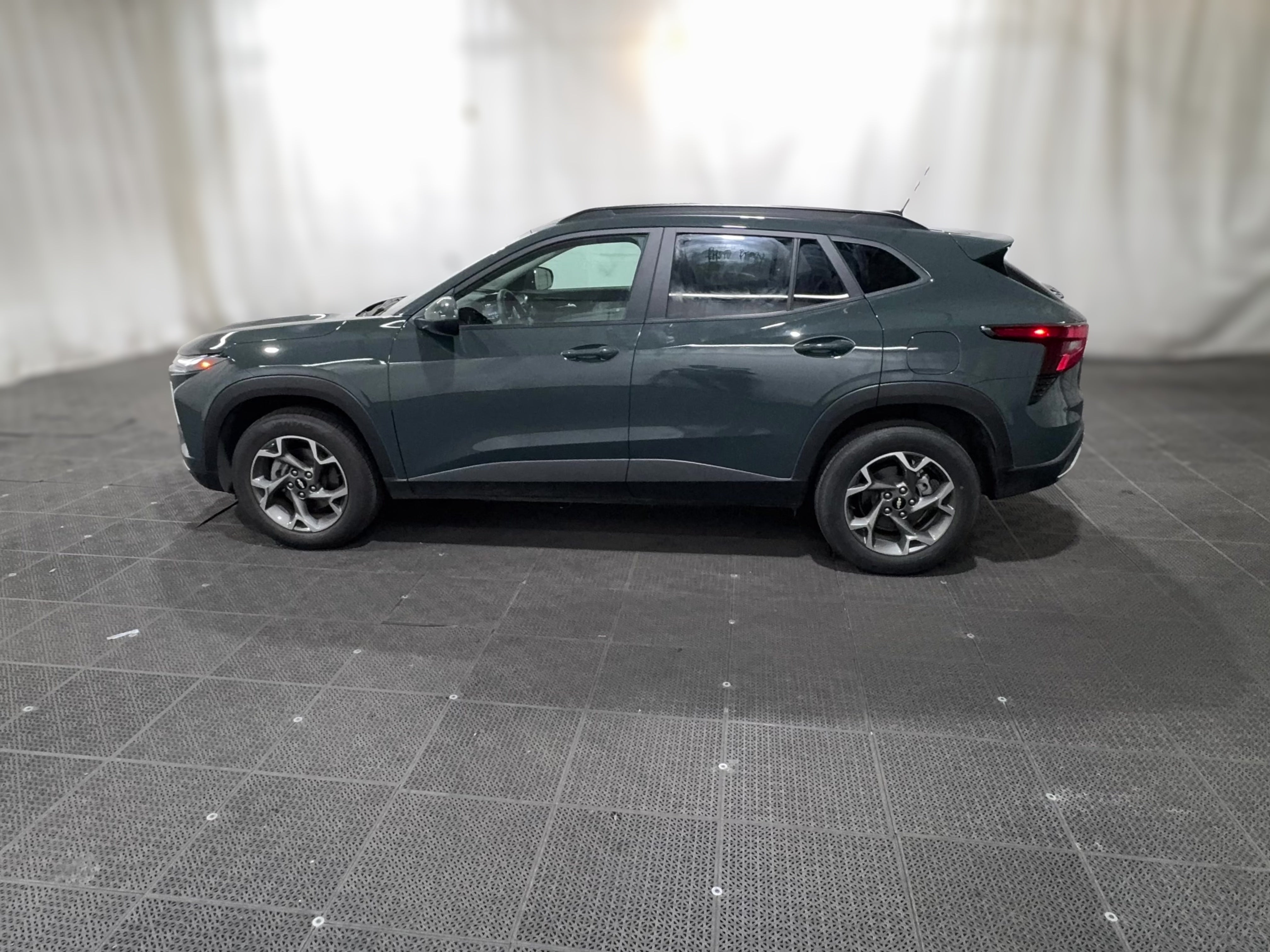 2025 Chevrolet Trax LT - Photo 25