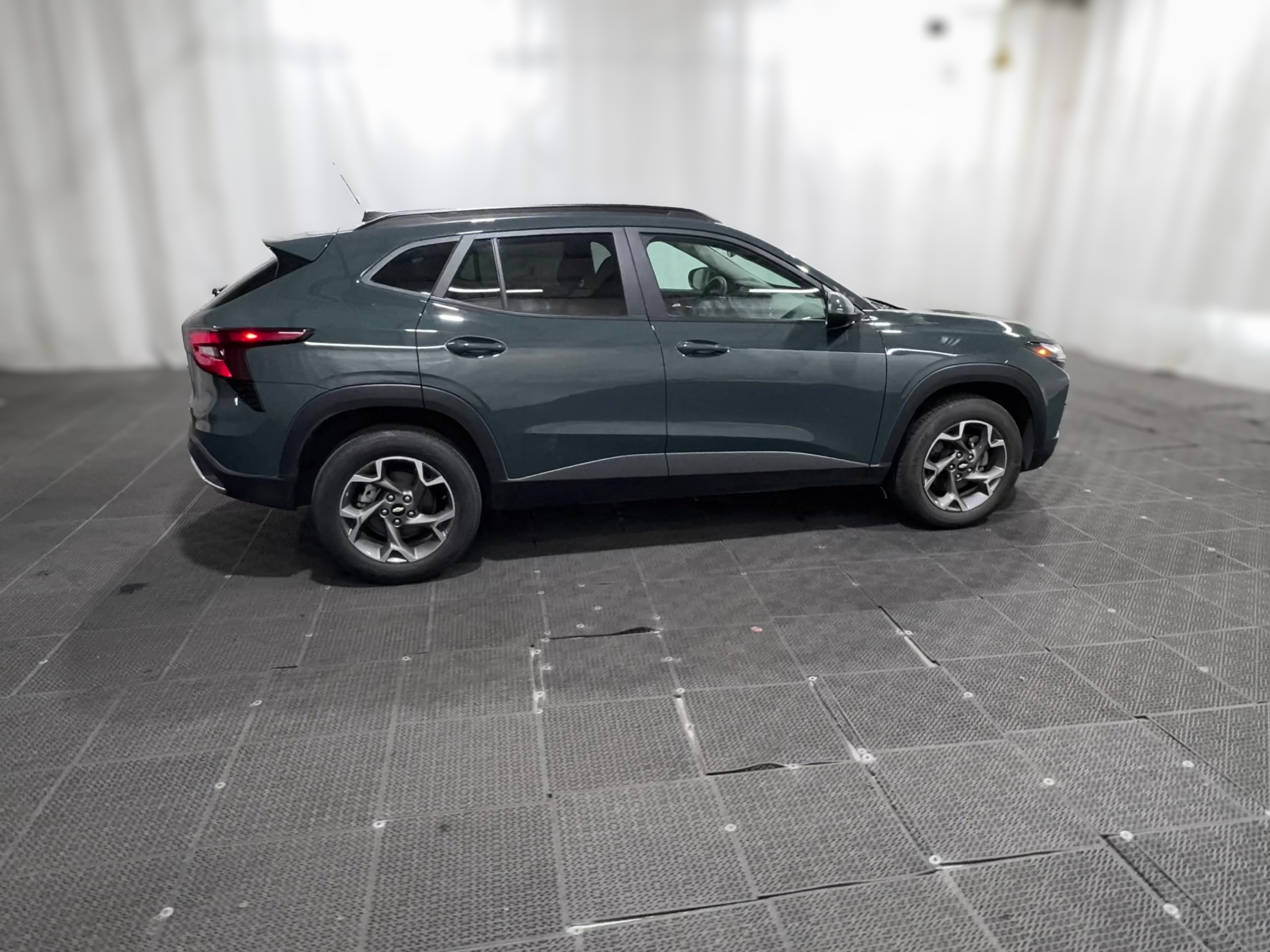 2025 Chevrolet Trax LT - Photo 32
