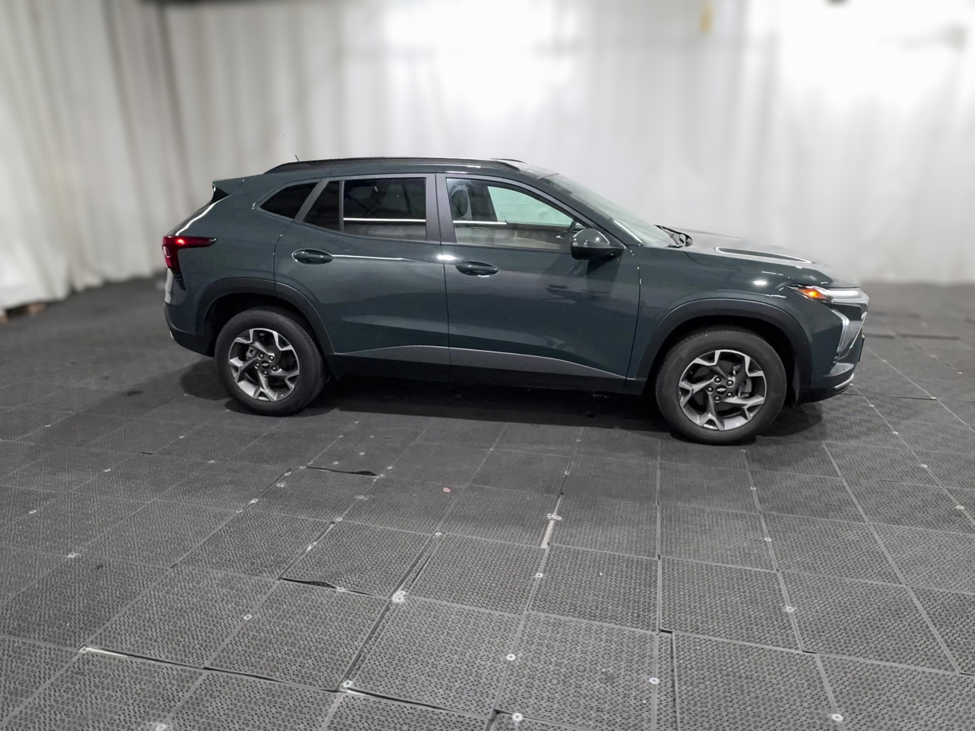 2025 Chevrolet Trax LT - Photo 33