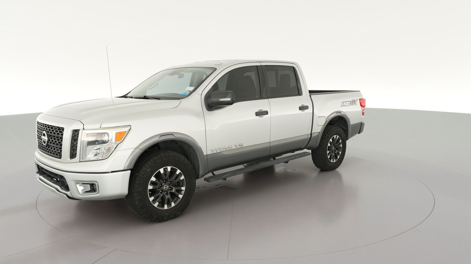 2019 Nissan Titan Crew Cab vehicle photo