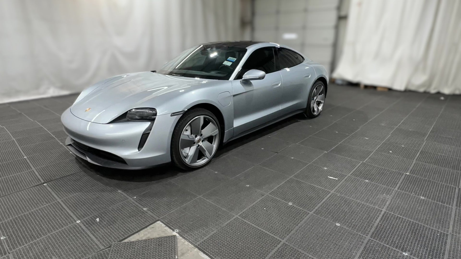2020 Porsche Taycan vehicle photo