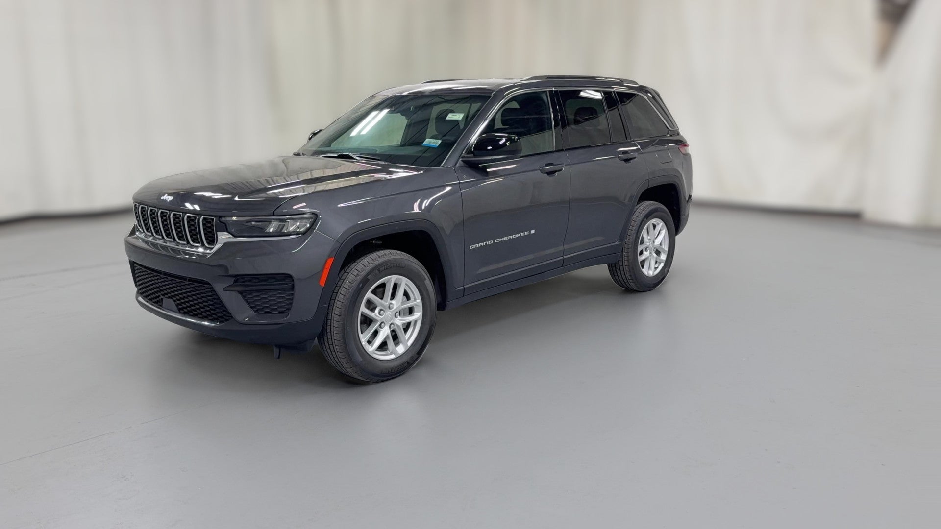 2026 Jeep Grand Cherokee vehicle photo
