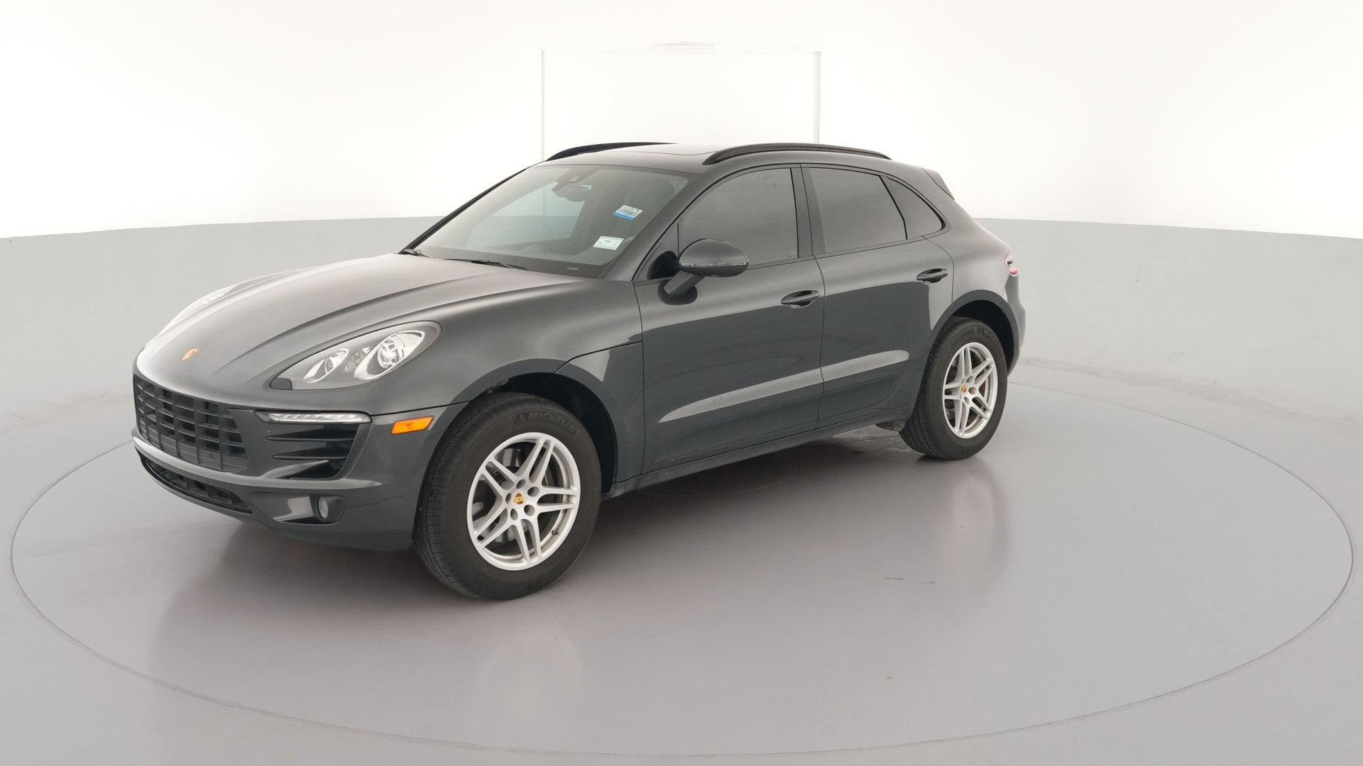 2018 Porsche Macan vehicle photo