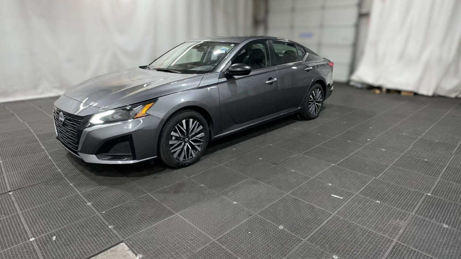 2025 Nissan Altima vehicle photo