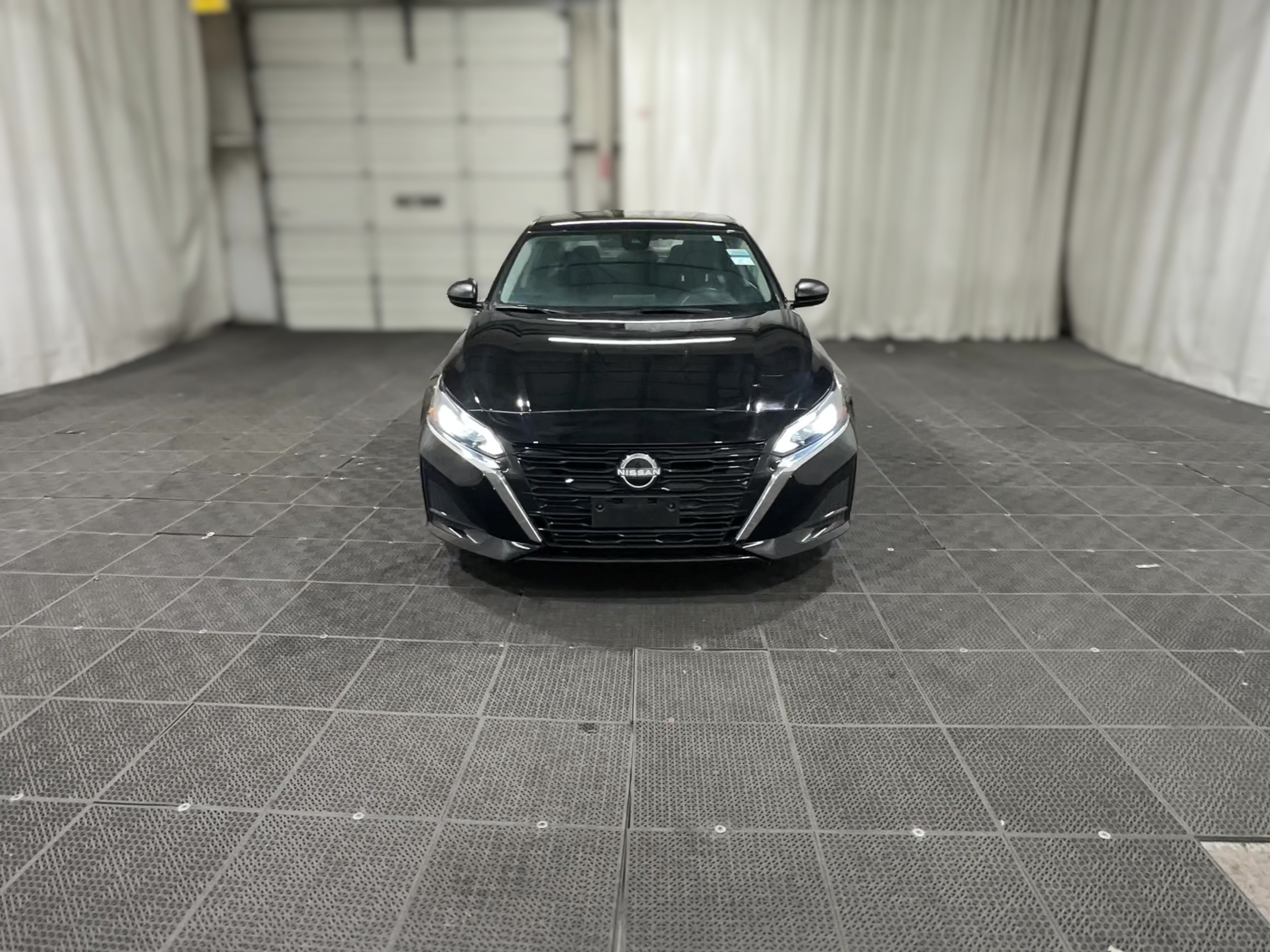 2025 Nissan Altima SV - Photo 17