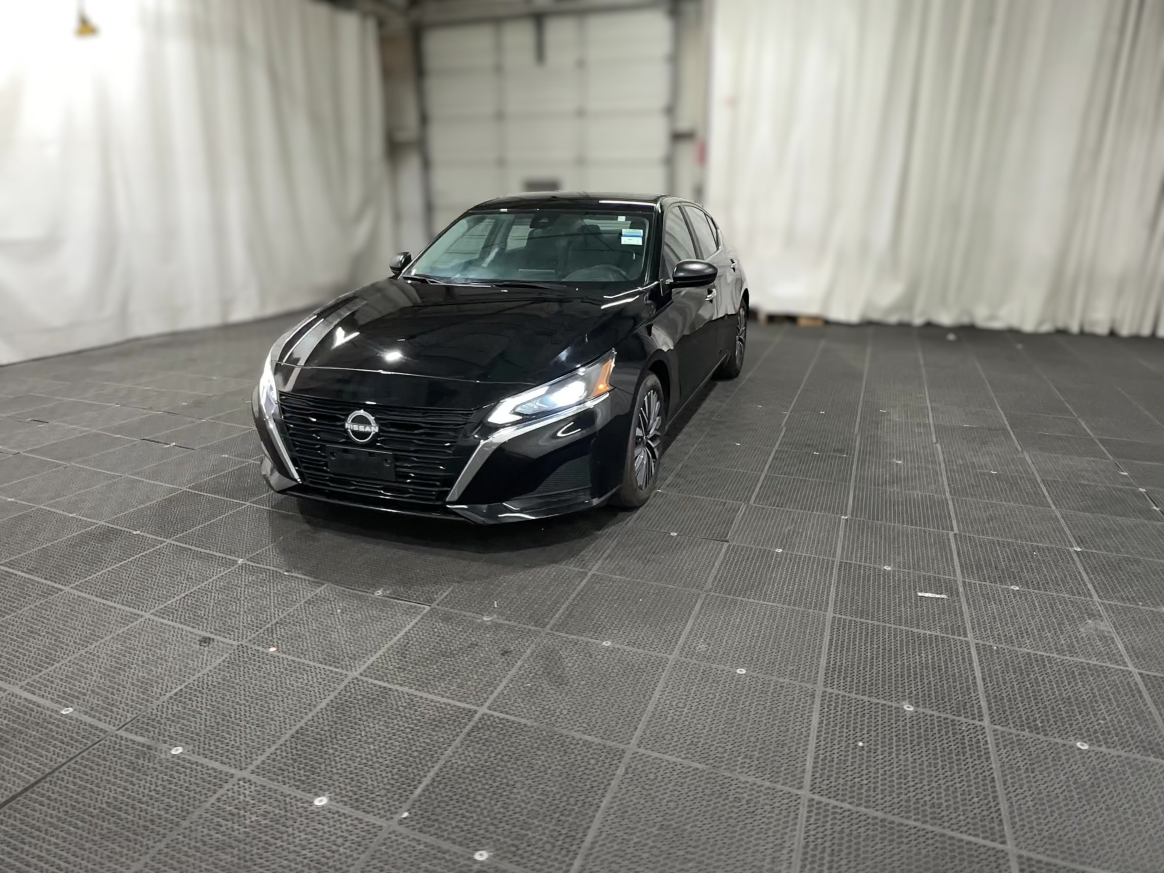 2025 Nissan Altima SV - Photo 18